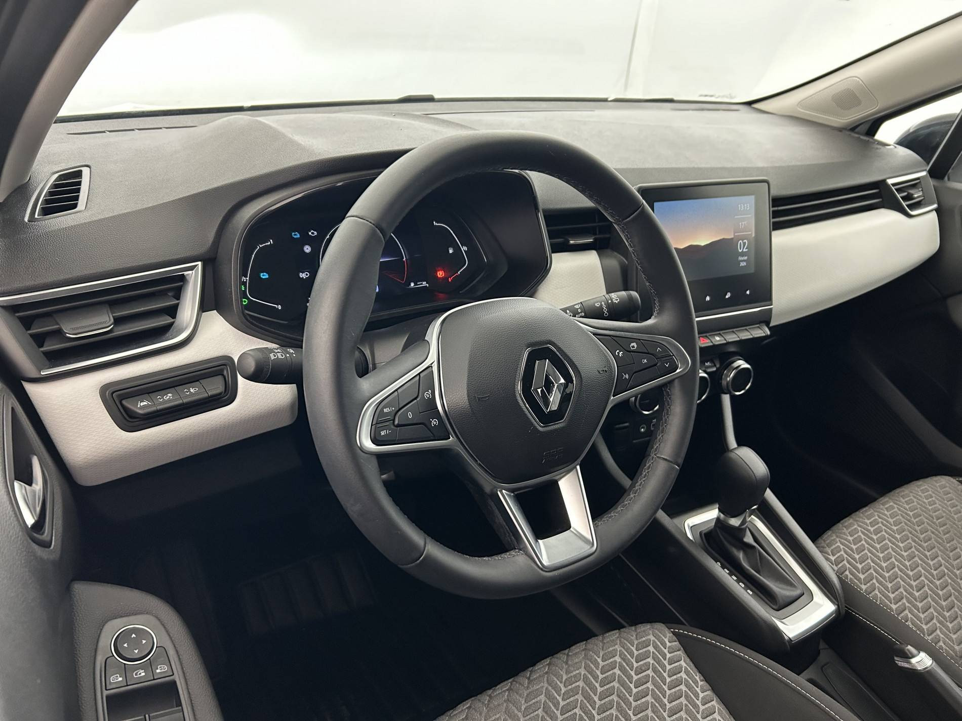 Vente en ligne Renault Clio 5 Clio E-Tech full hybrid 145 au prix de 17 990 €