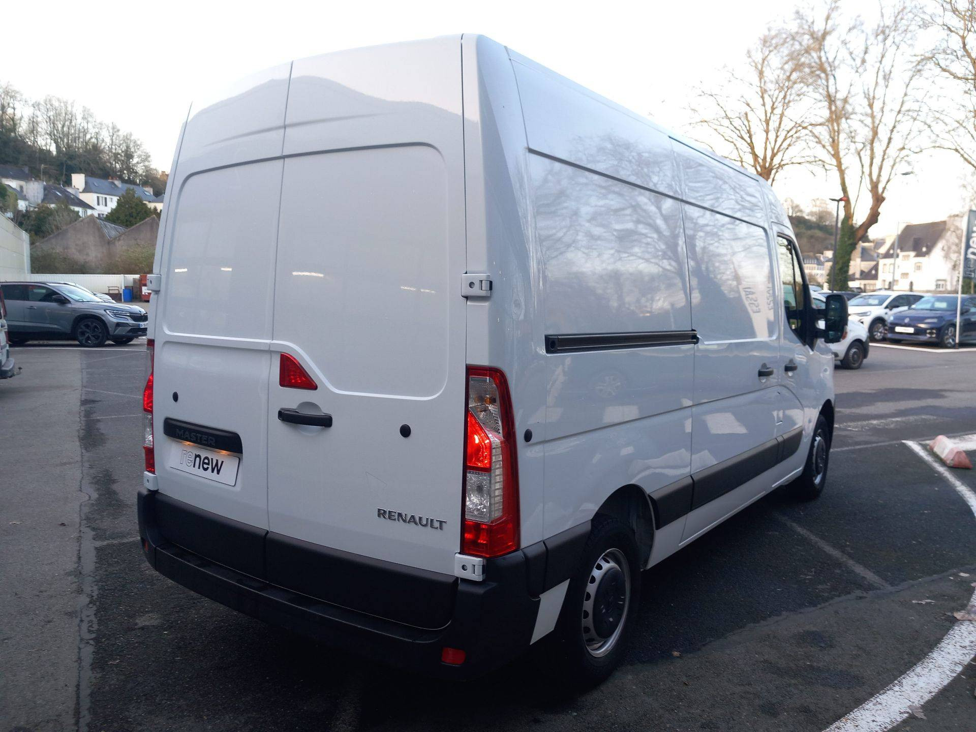 Vente en ligne Renault Master Fourgon MASTER FGN TRAC F3500 L2H2 BLUE DCI 135 au prix de 26 490 €