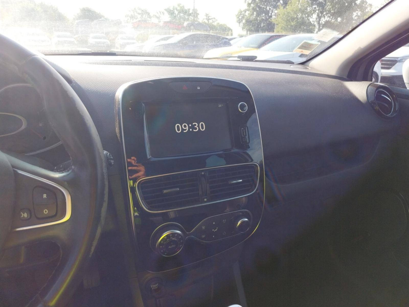 Vente en ligne Renault Clio 4 Clio TCe 90 E6C au prix de 10 990 €