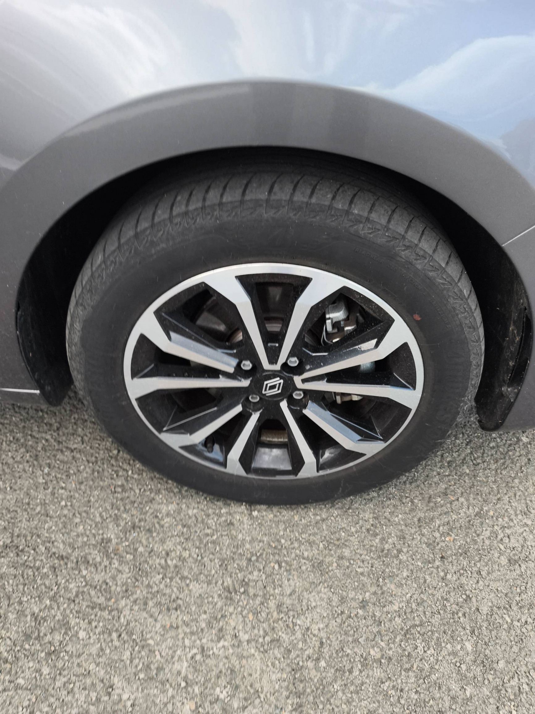 Vente en ligne Renault Clio 5 Clio E-Tech full hybrid 145 au prix de 18 990 €
