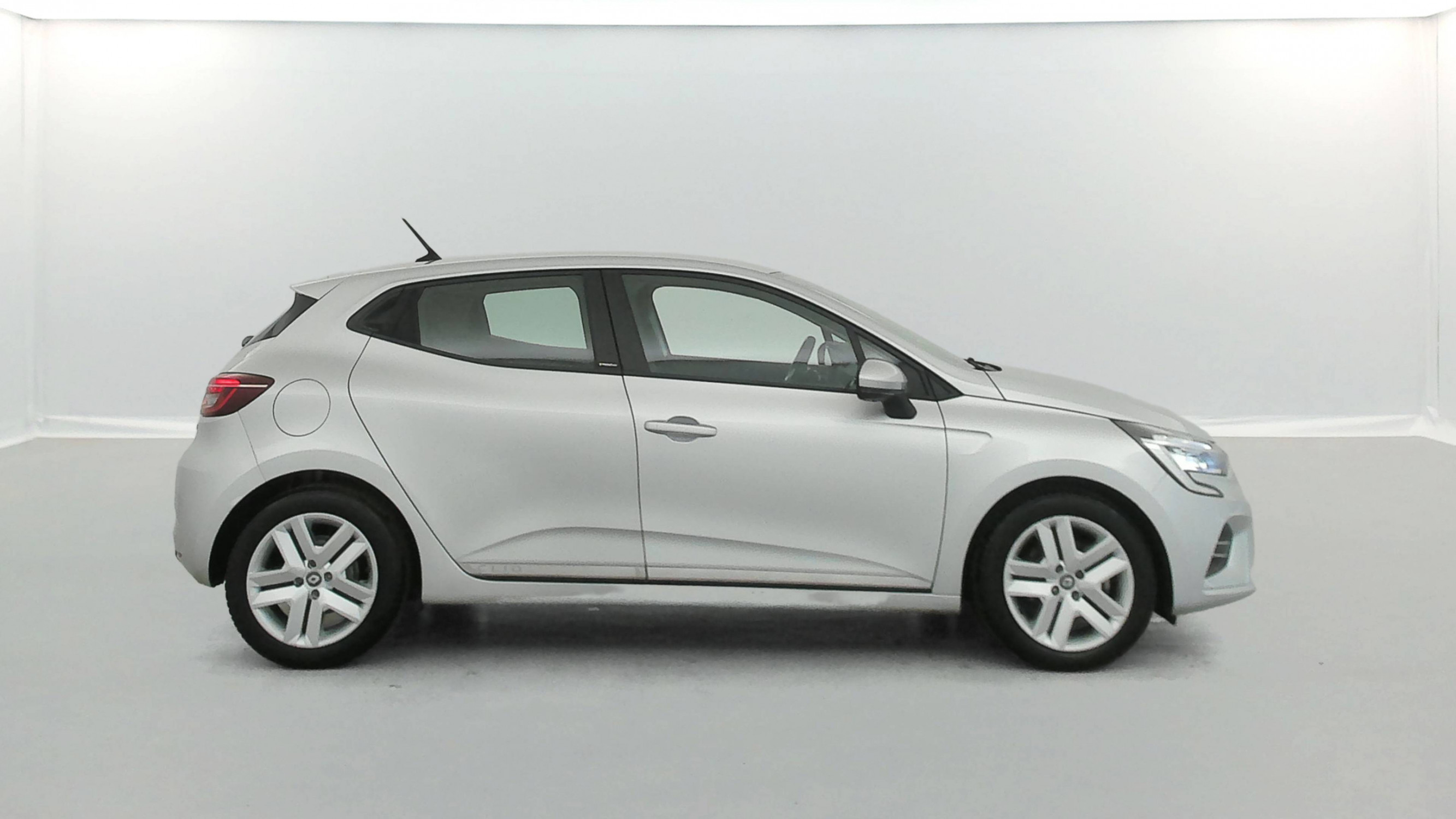 Vente en ligne Renault Clio 5 Clio E-Tech 140 - 21 au prix de 13 990 €