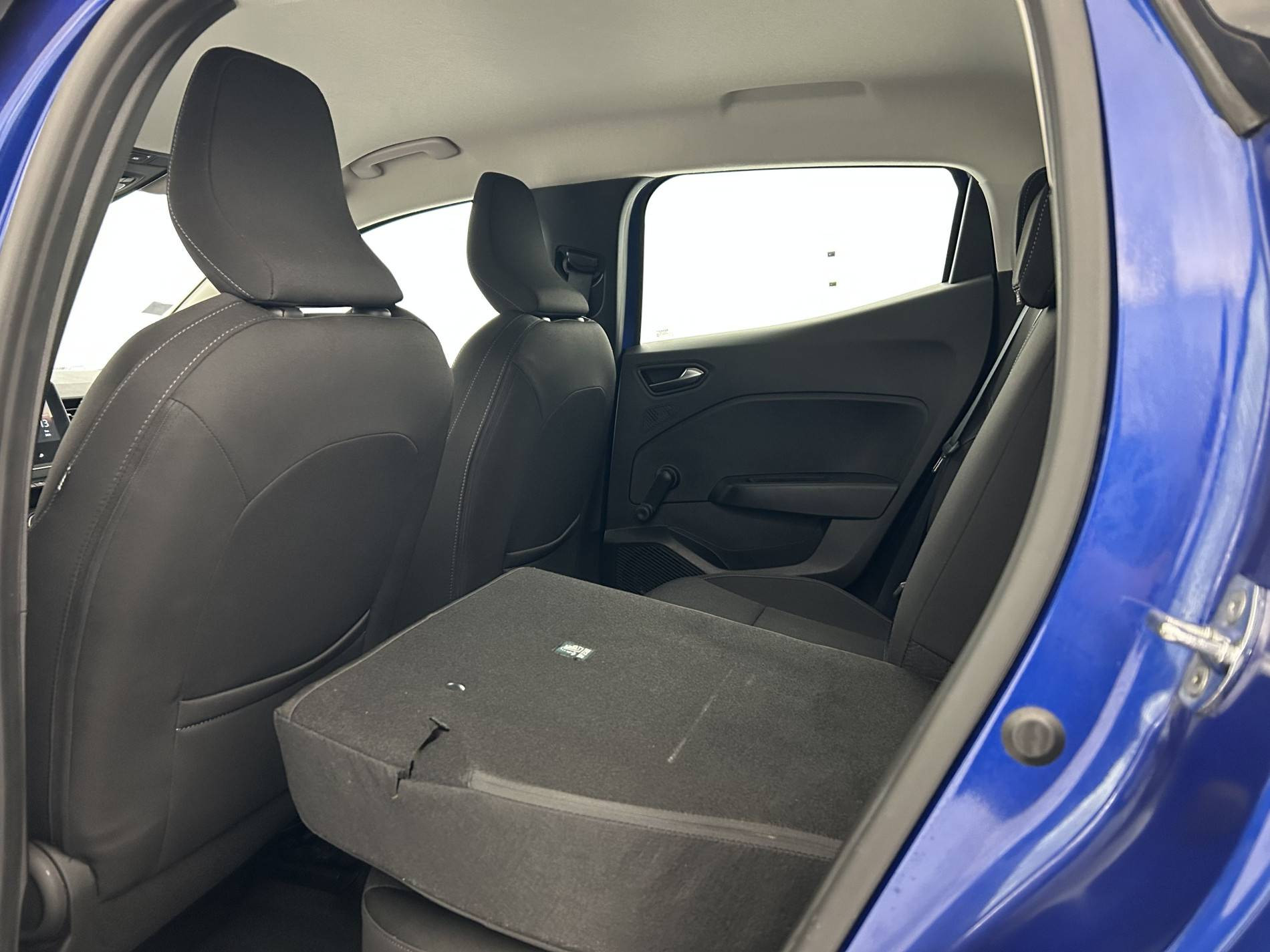 Vente en ligne Renault Clio 5 Clio E-Tech 140 - 21N au prix de 16 350 €