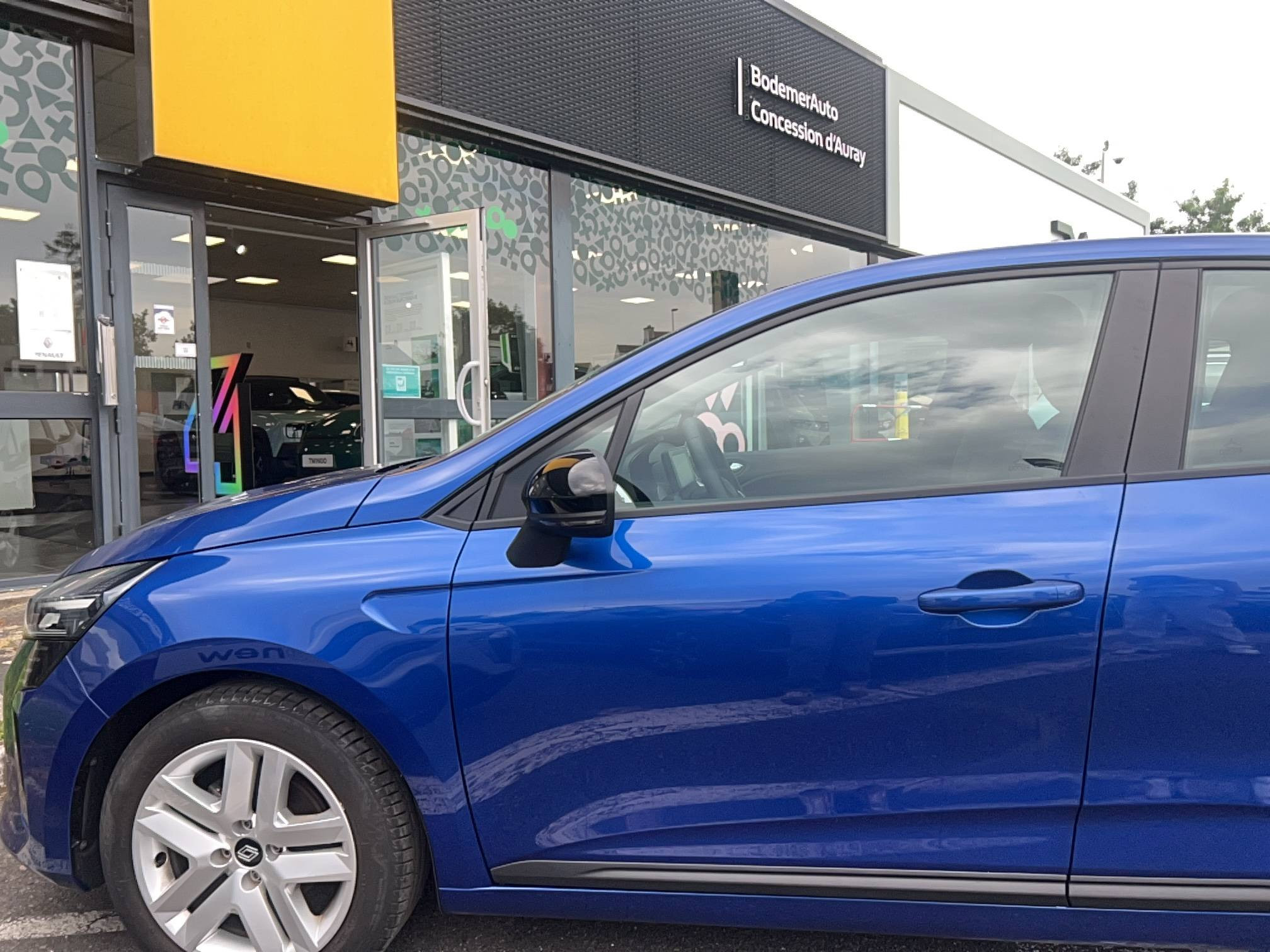 Vente en ligne Renault Clio 5 Clio TCe 90 au prix de 15 990 €