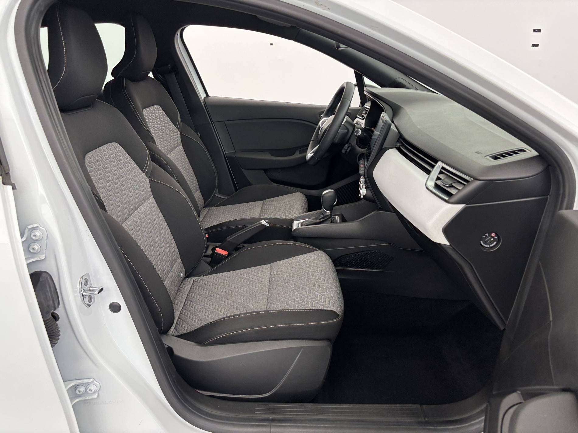 Vente en ligne Renault Clio 5 Clio E-Tech 140 - 21 au prix de 14 890 €