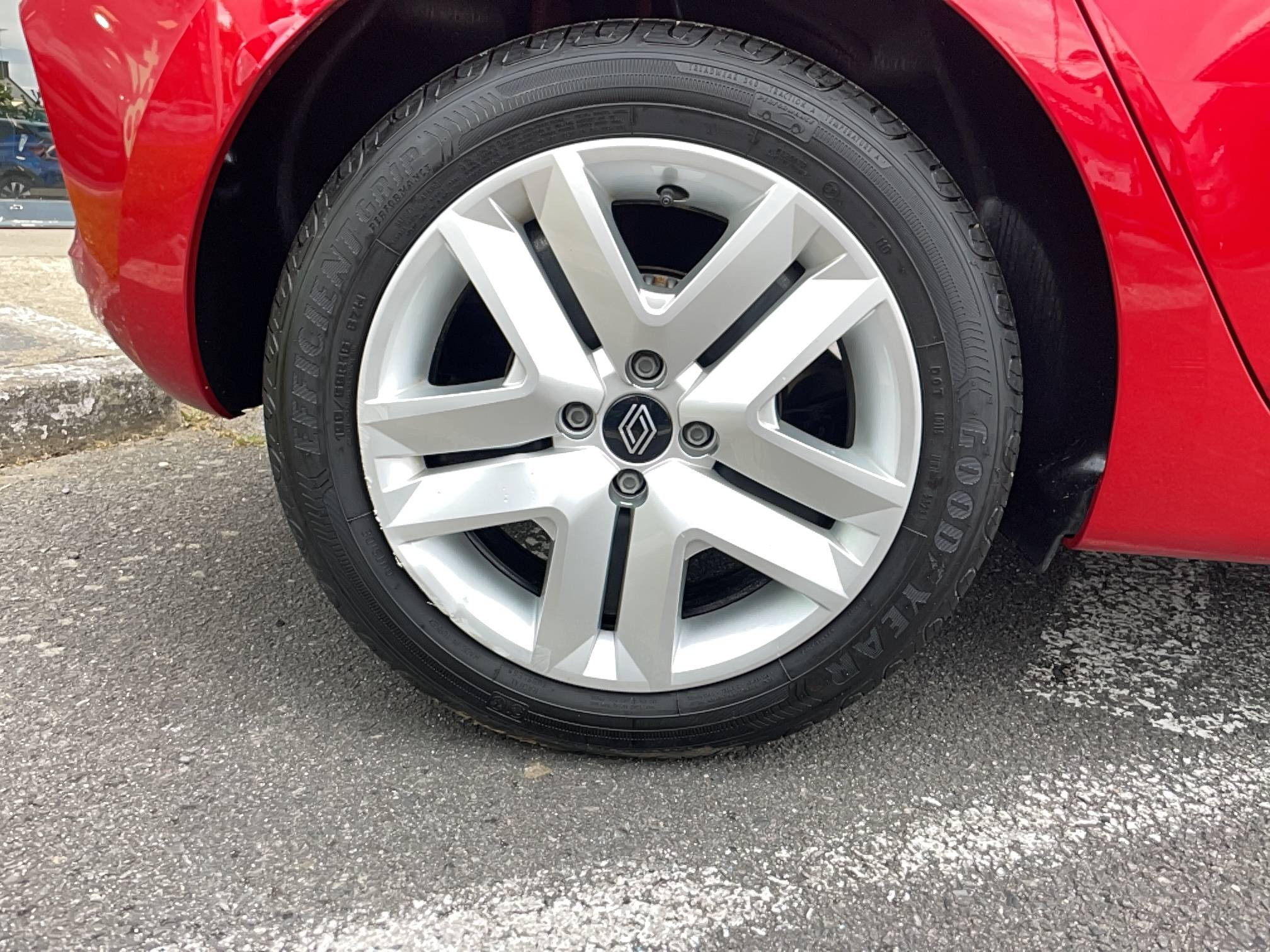 Vente en ligne Renault Clio 5 Clio TCe 90 au prix de 15 990 €