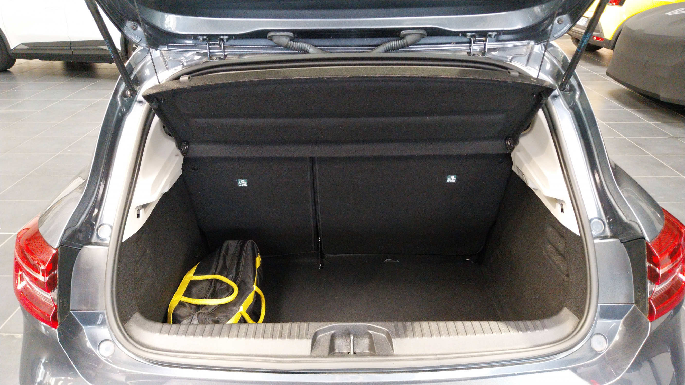 Vente en ligne Renault Clio 5 Clio TCe 90 - 21N au prix de 13 290 €