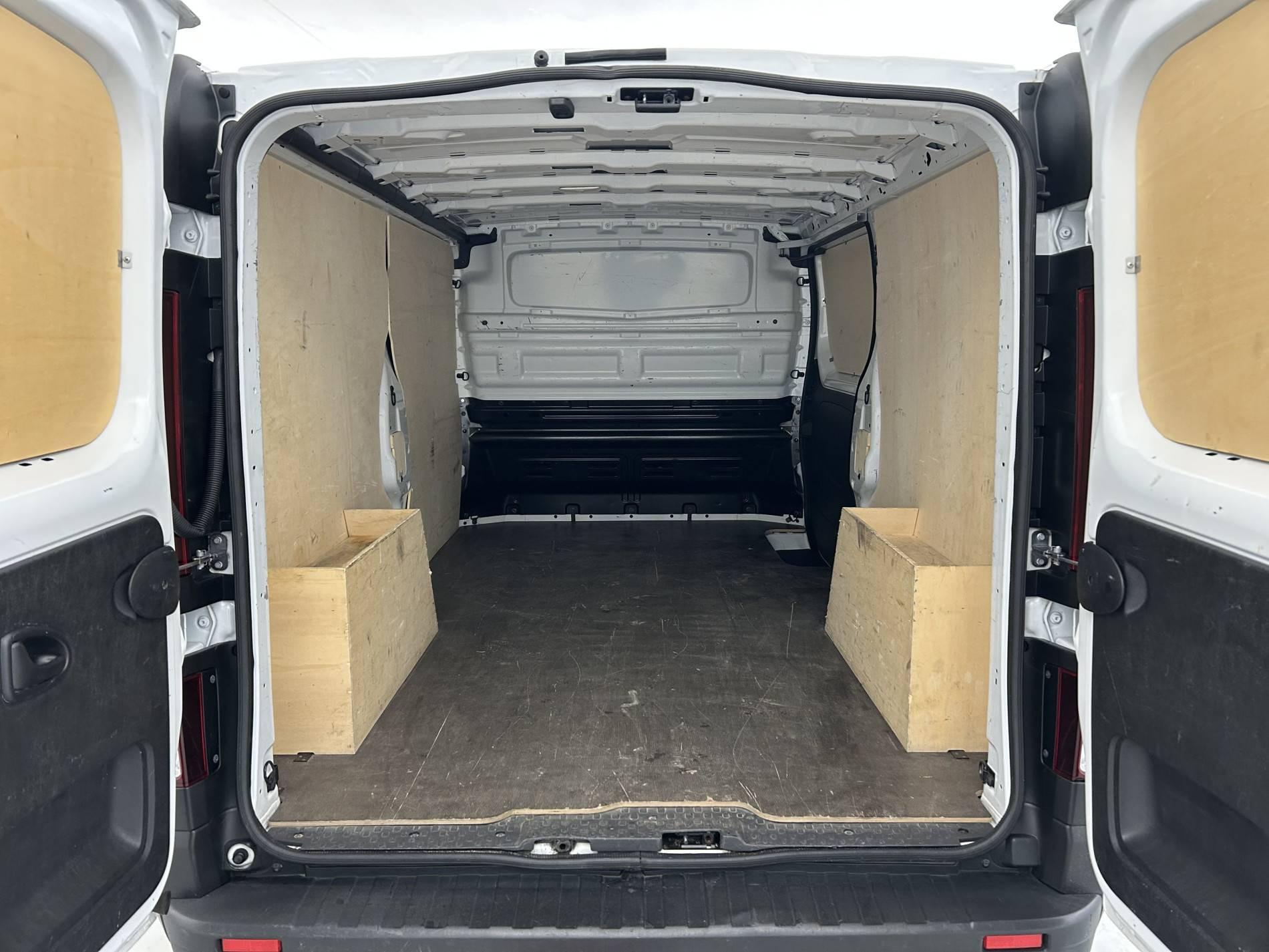 Vente en ligne Renault Trafic 3 Fourgon TRAFIC FGN L2H1 3000 KG BLUE DCI 130 au prix de 23 890 €