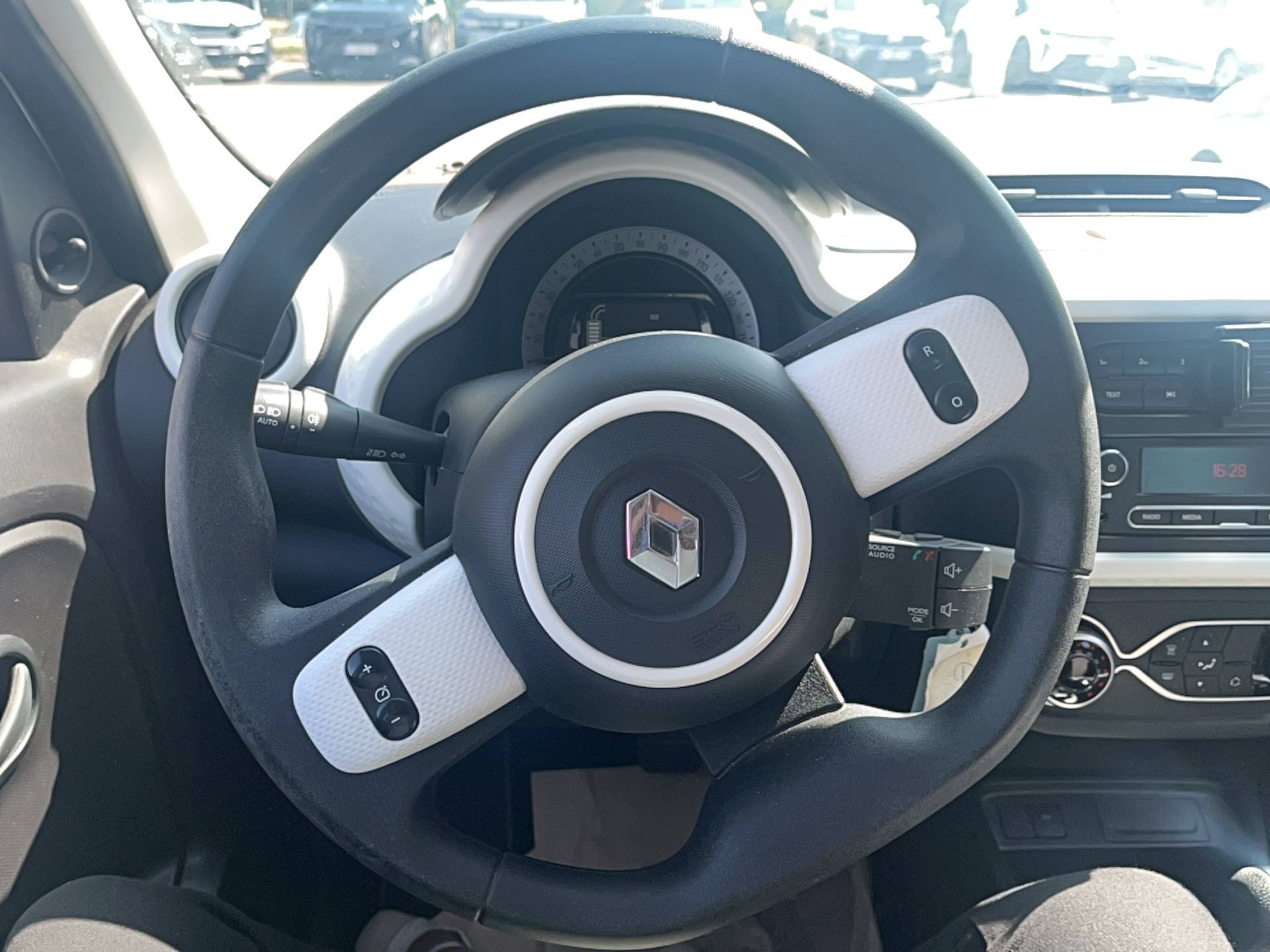 Vente en ligne Renault Twingo Electrique Twingo III E-Tech au prix de 12 491 €