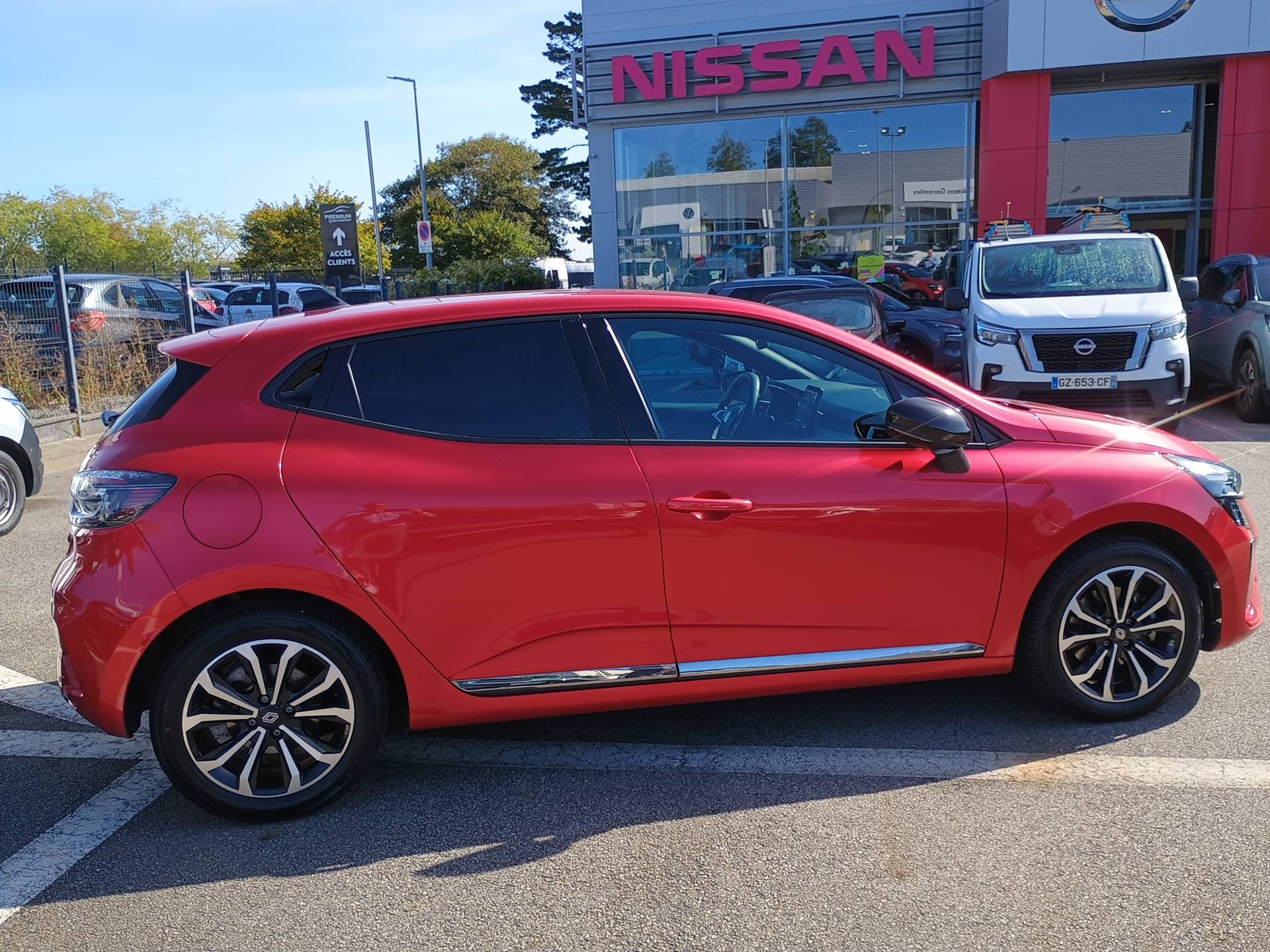 Vente en ligne Renault Clio 5 Clio E-Tech full hybrid 145 au prix de 17 400 €
