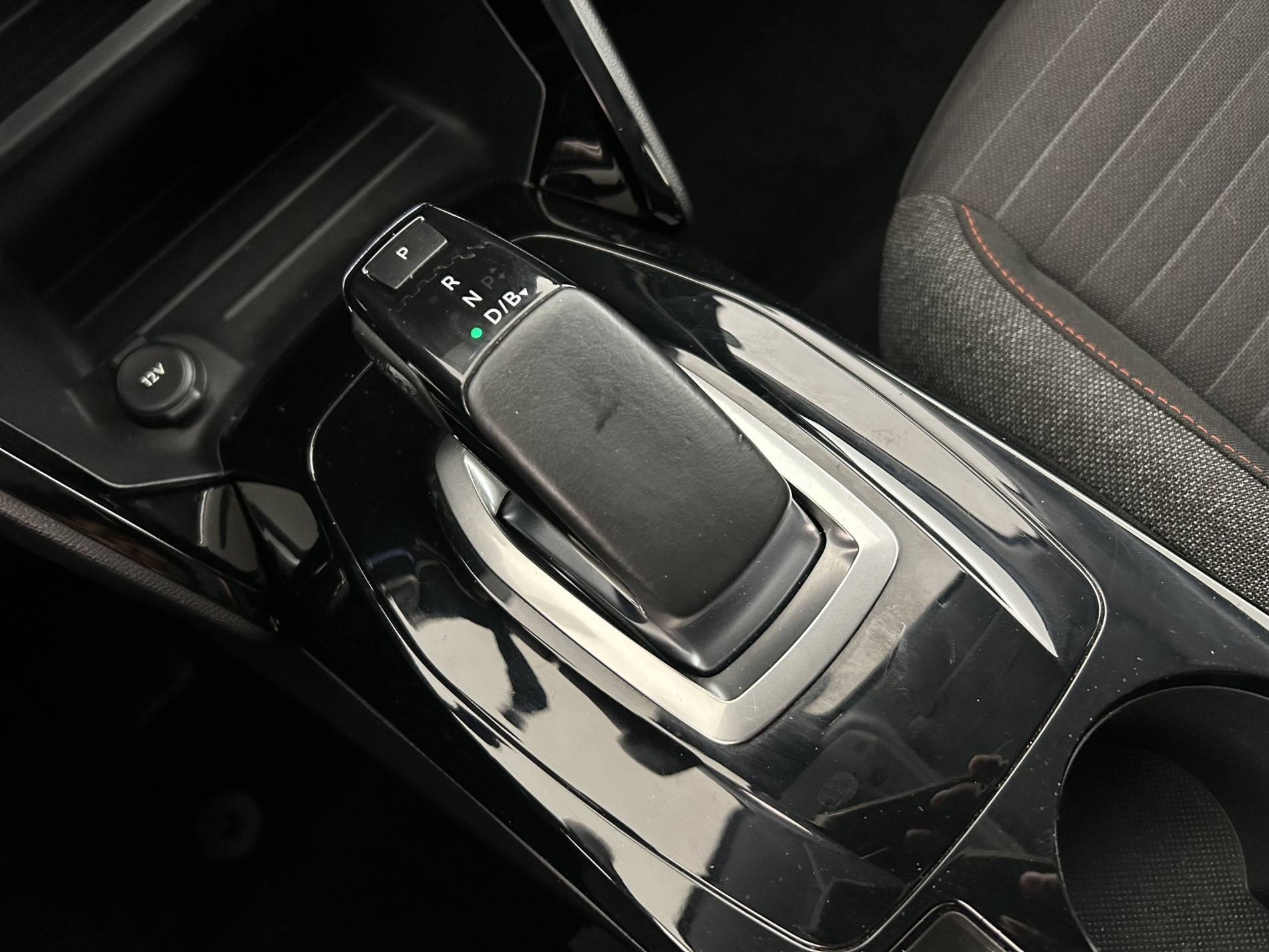 Vente en ligne Peugeot E-208 208 Electrique 50 kWh 136ch au prix de 12 390 €