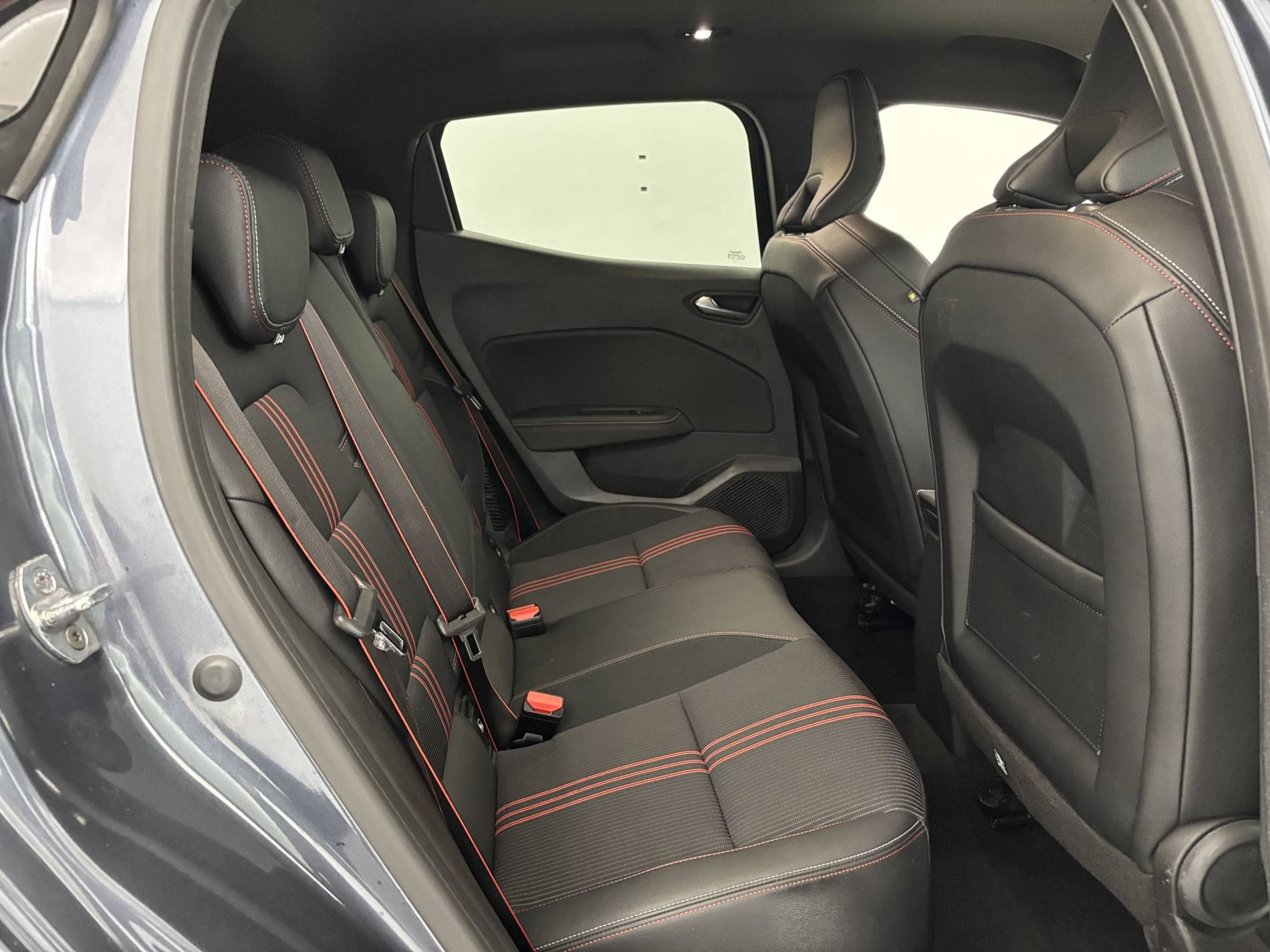 Vente en ligne Renault Clio 5 Clio E-Tech 140 - 21N au prix de 17 990 €