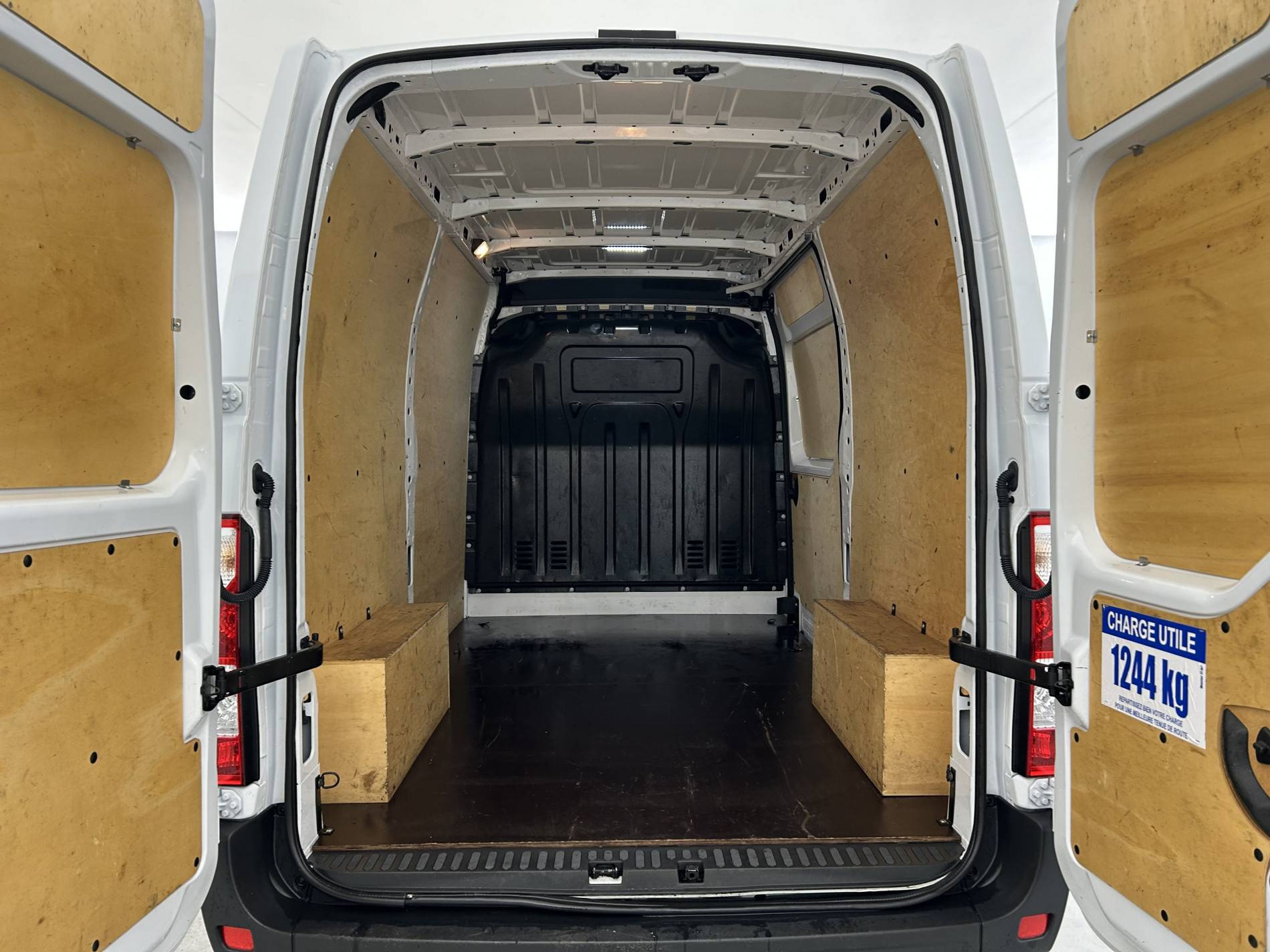 Vente en ligne Renault Master Fourgon  L2H2 BLUE DCI 135  au prix de 25 690 €