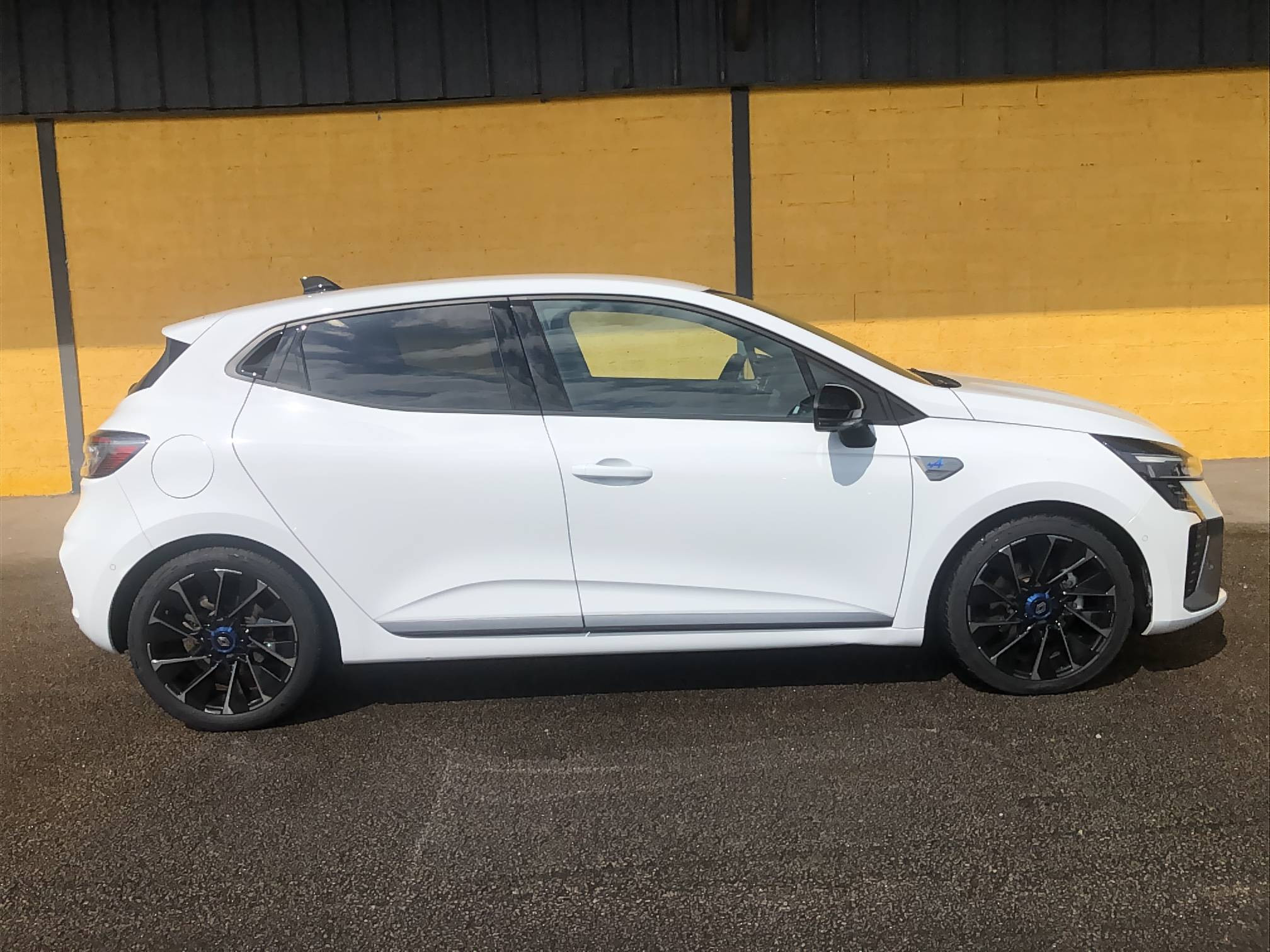 Vente en ligne Renault Clio 5 Clio E-Tech full hybrid 145 au prix de 20 890 €