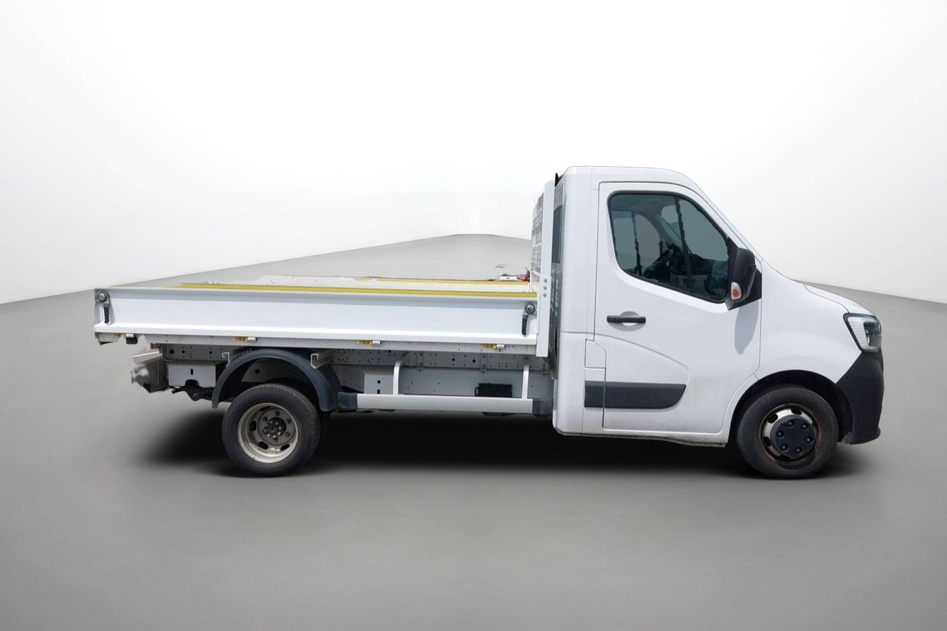 Vente en ligne Renault Master 3 Châssis Cabine MASTER CDC PROP RJ3500 L3 BLUE DCI 130 EURO VI au prix de 31 990 €