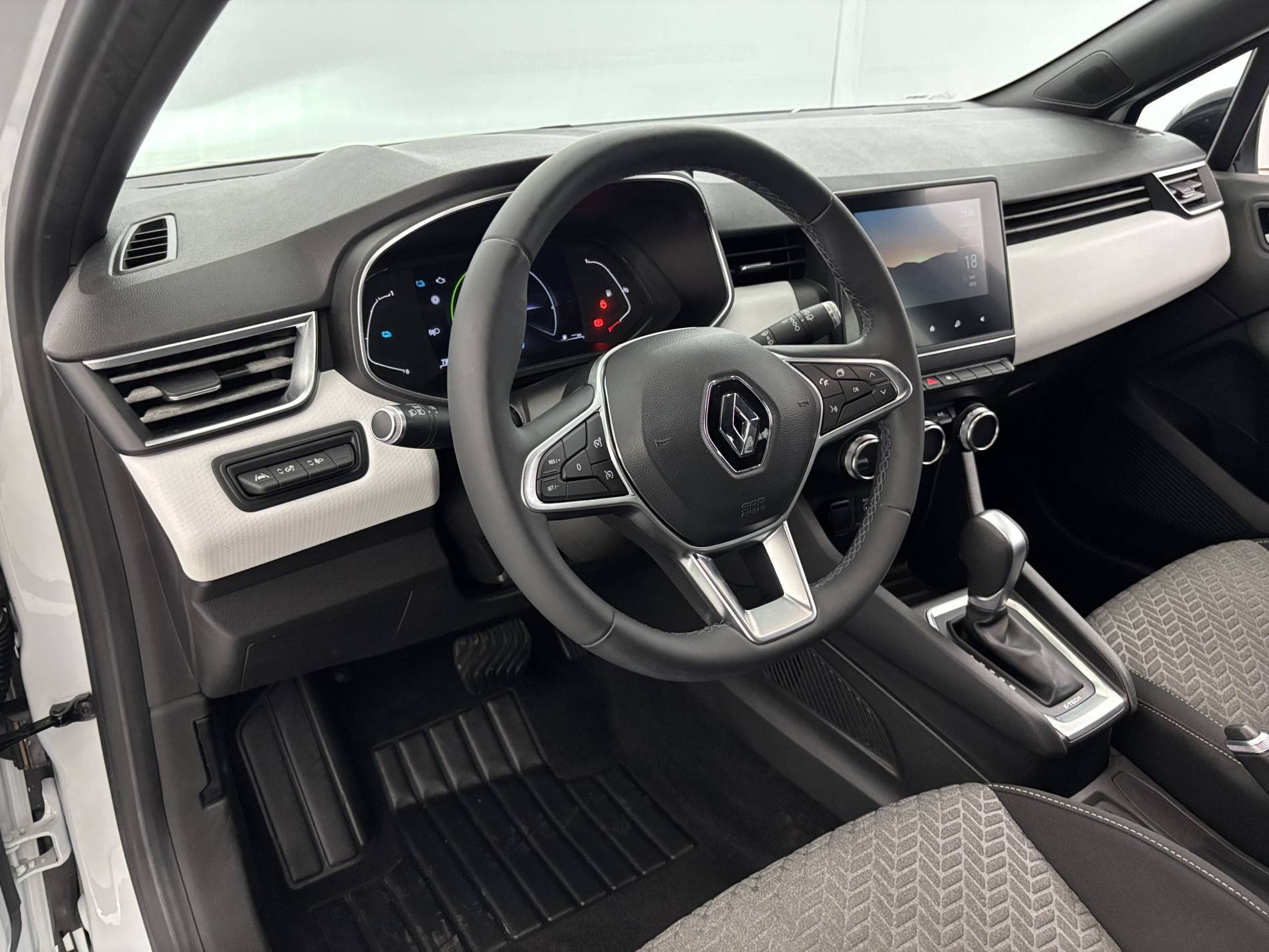 Vente en ligne Renault Clio 5 Clio E-Tech 140 - 21 au prix de 14 890 €
