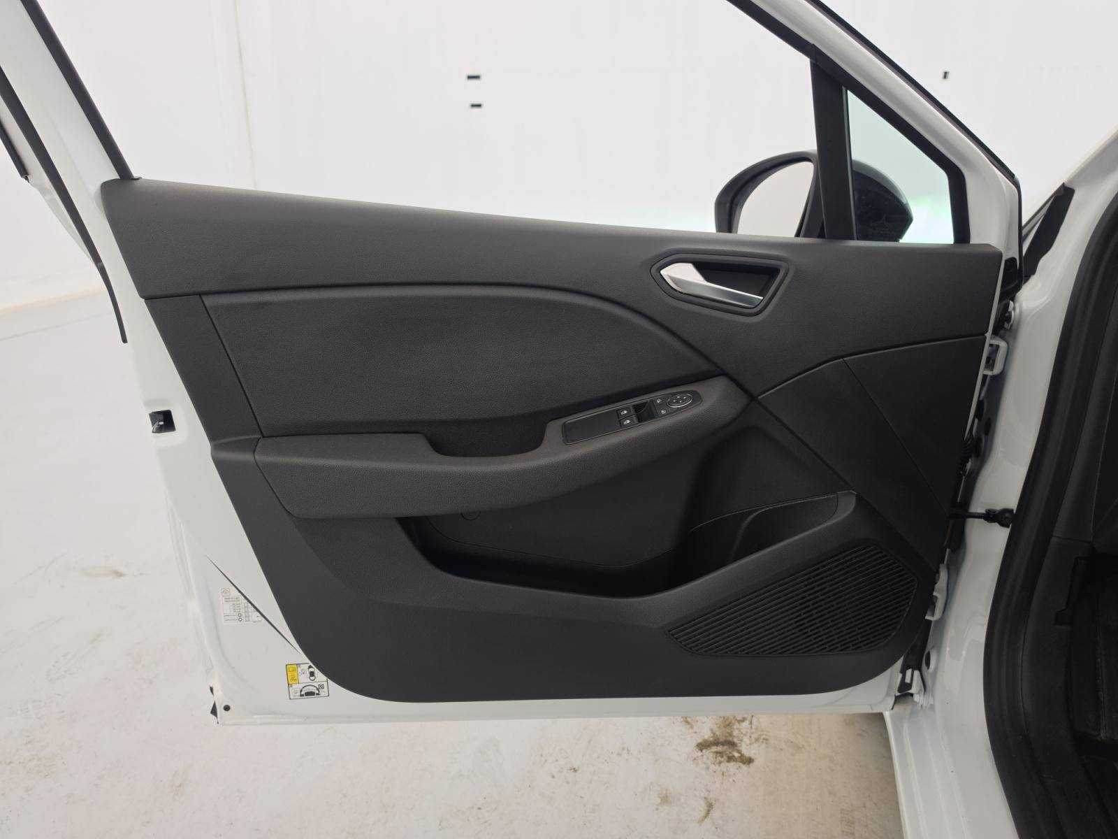 Vente en ligne Renault Clio 5 Clio TCe 90 au prix de 13 790 €