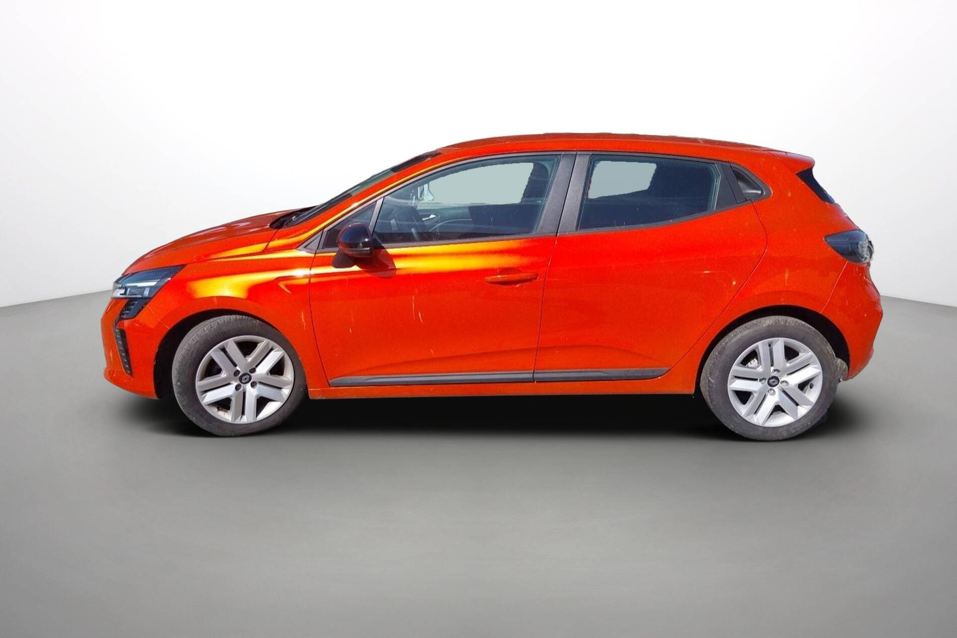 Vente en ligne Renault Clio 5 Clio TCe 90 au prix de 15 790 €