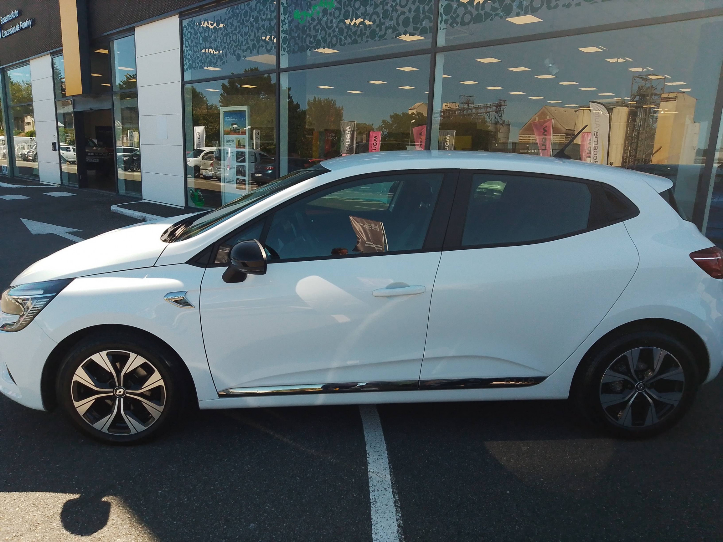 Vente en ligne Renault Clio 5 Clio TCe 90 - 21N au prix de 12 990 €