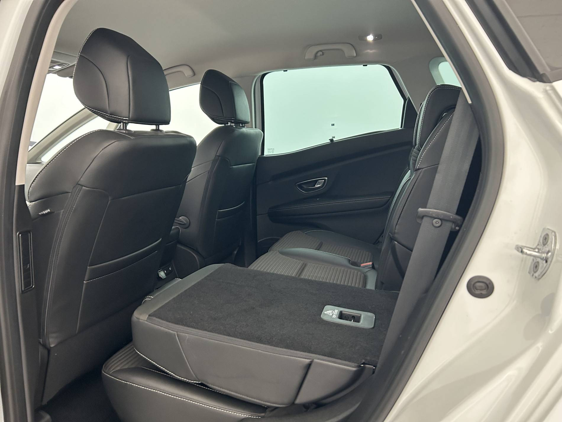 Vente en ligne Renault Scenic 4 Scenic TCe 140 Energy EDC au prix de 18 790 €