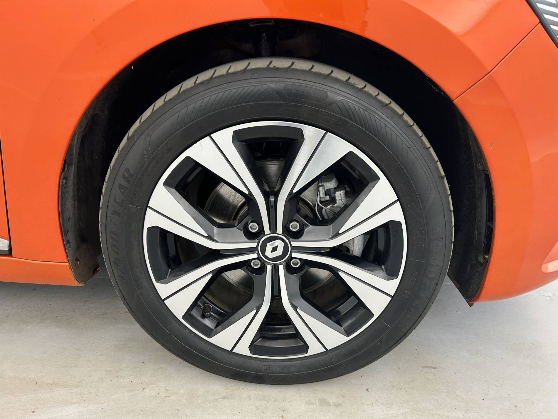 Vente en ligne Renault Clio 5 Clio E-Tech hybride 145 au prix de 15 490 €