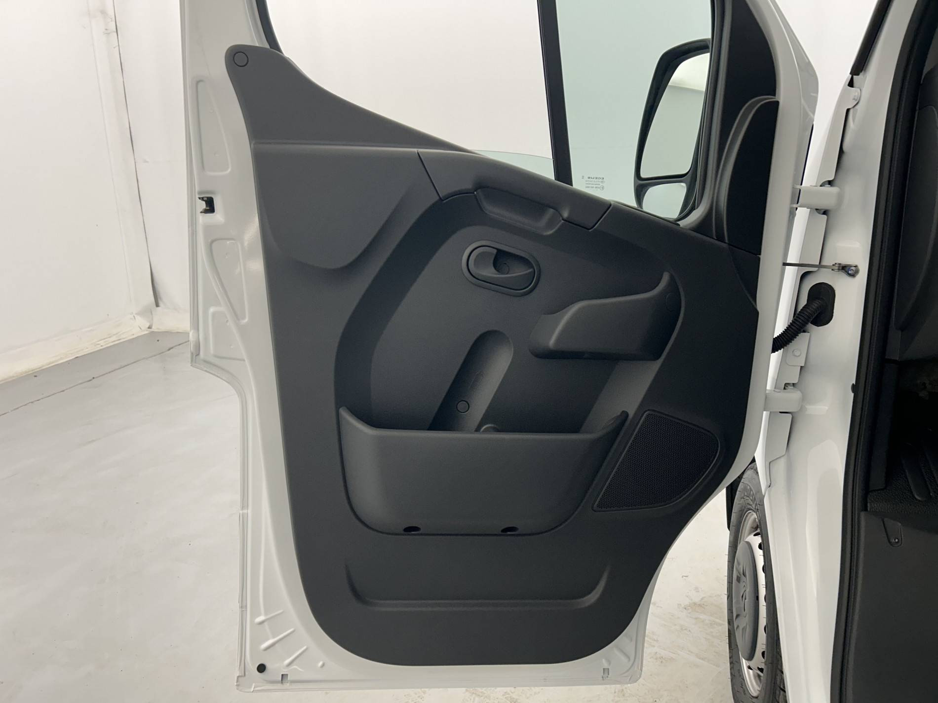 Vente en ligne Renault Master Fourgon MASTER FGN TRAC F3500 L2H2 BLUE DCI 135 au prix de 27 990 €