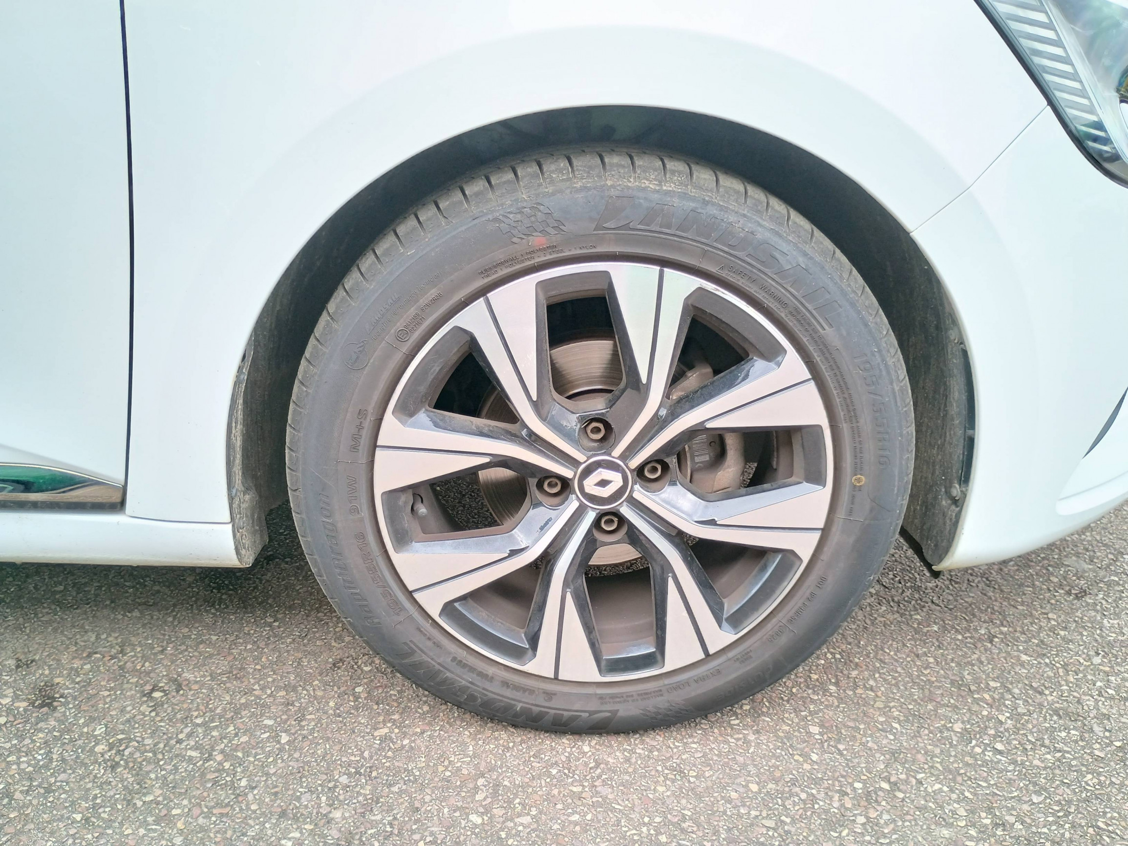 Vente en ligne Renault Clio 5 Clio TCe 90 - 21N au prix de 14 490 €