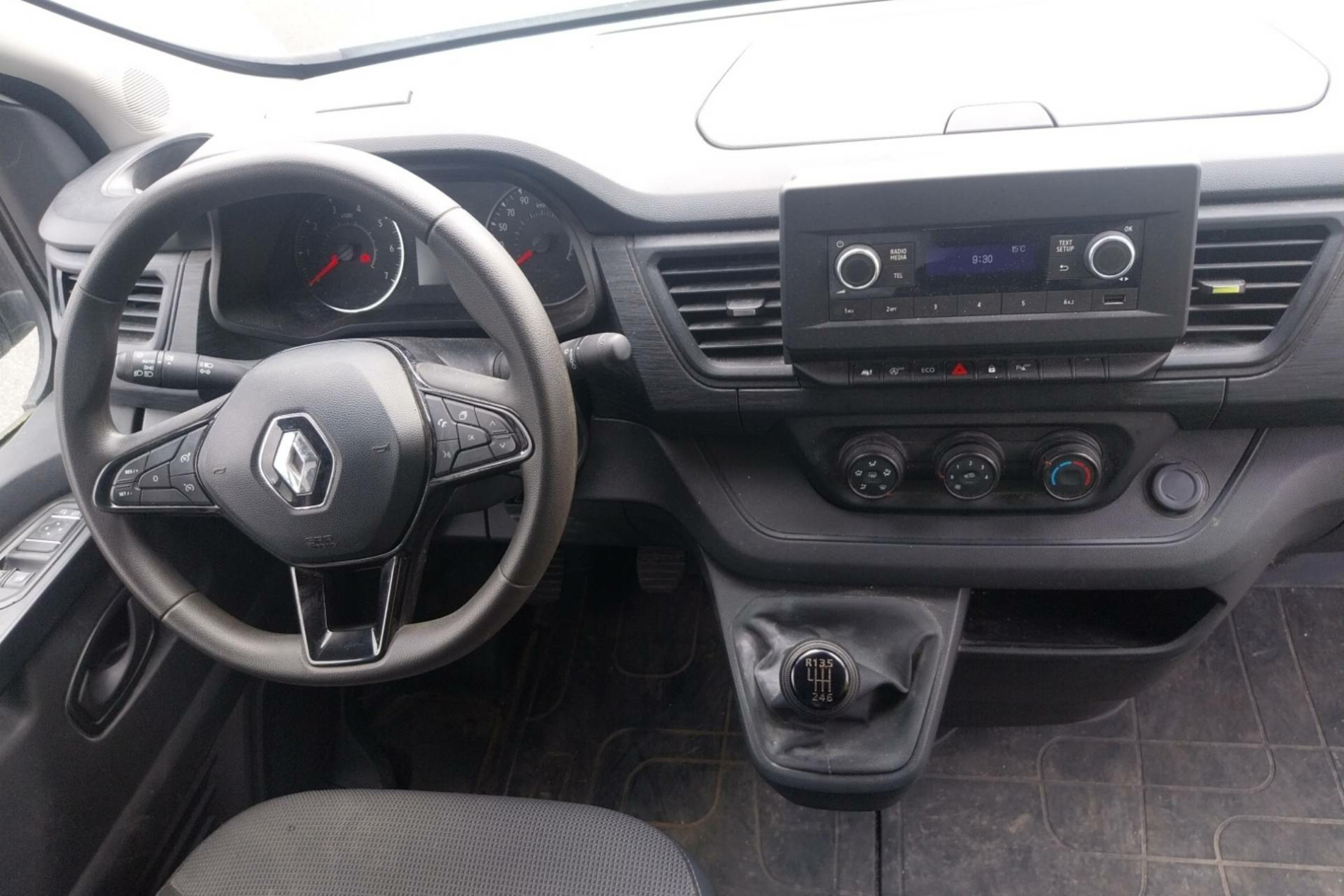 Vente en ligne Renault Trafic 3 Fourgon TRAFIC FGN L1H1 2800 KG BLUE DCI 110 au prix de 21 590 €