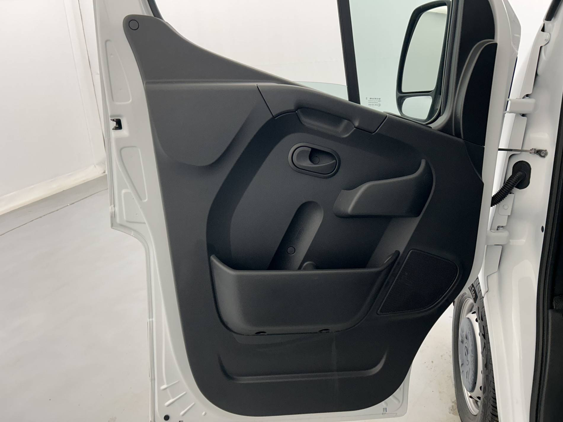 Vente en ligne Renault Master Fourgon MASTER FGN TRAC F3500 L2H2 BLUE DCI 135 au prix de 24 990 €