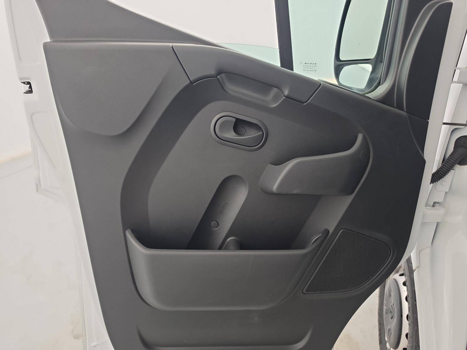 Vente en ligne Renault Master Fourgon MASTER FGN TRAC F3500 L3H3 BLUE DCI 135 au prix de 26 990 €