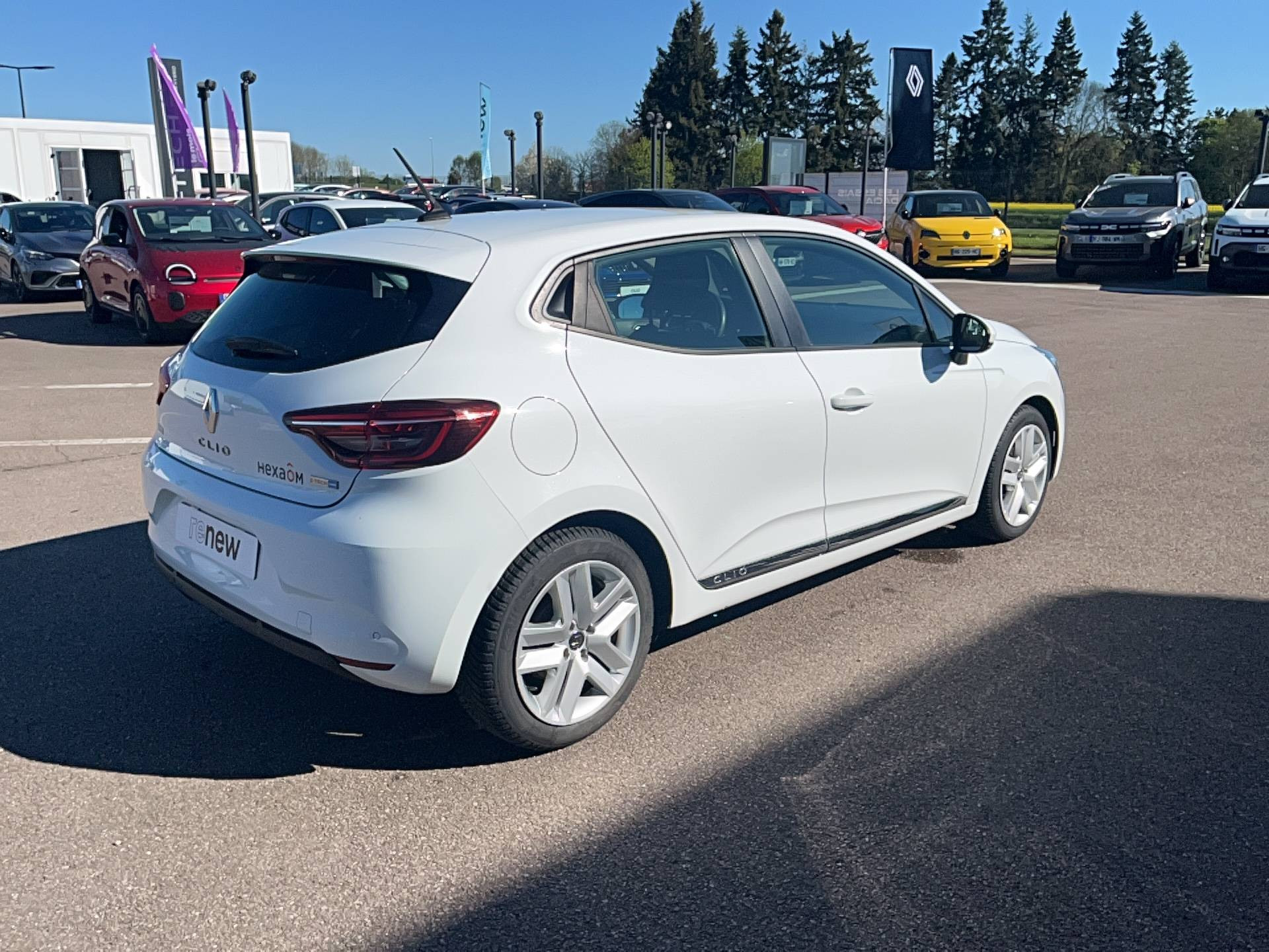 Vente en ligne Renault Clio 5 Clio E-Tech 140 - 21N au prix de 15 491 €