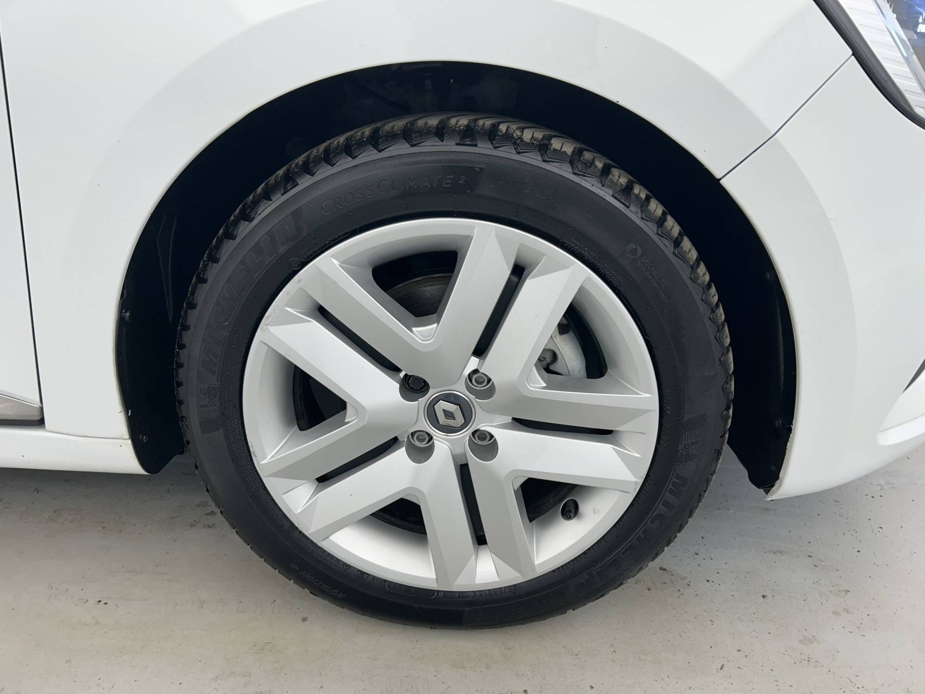 Vente en ligne Renault Clio 5 Clio E-Tech 140 - 21N au prix de 15 500 €
