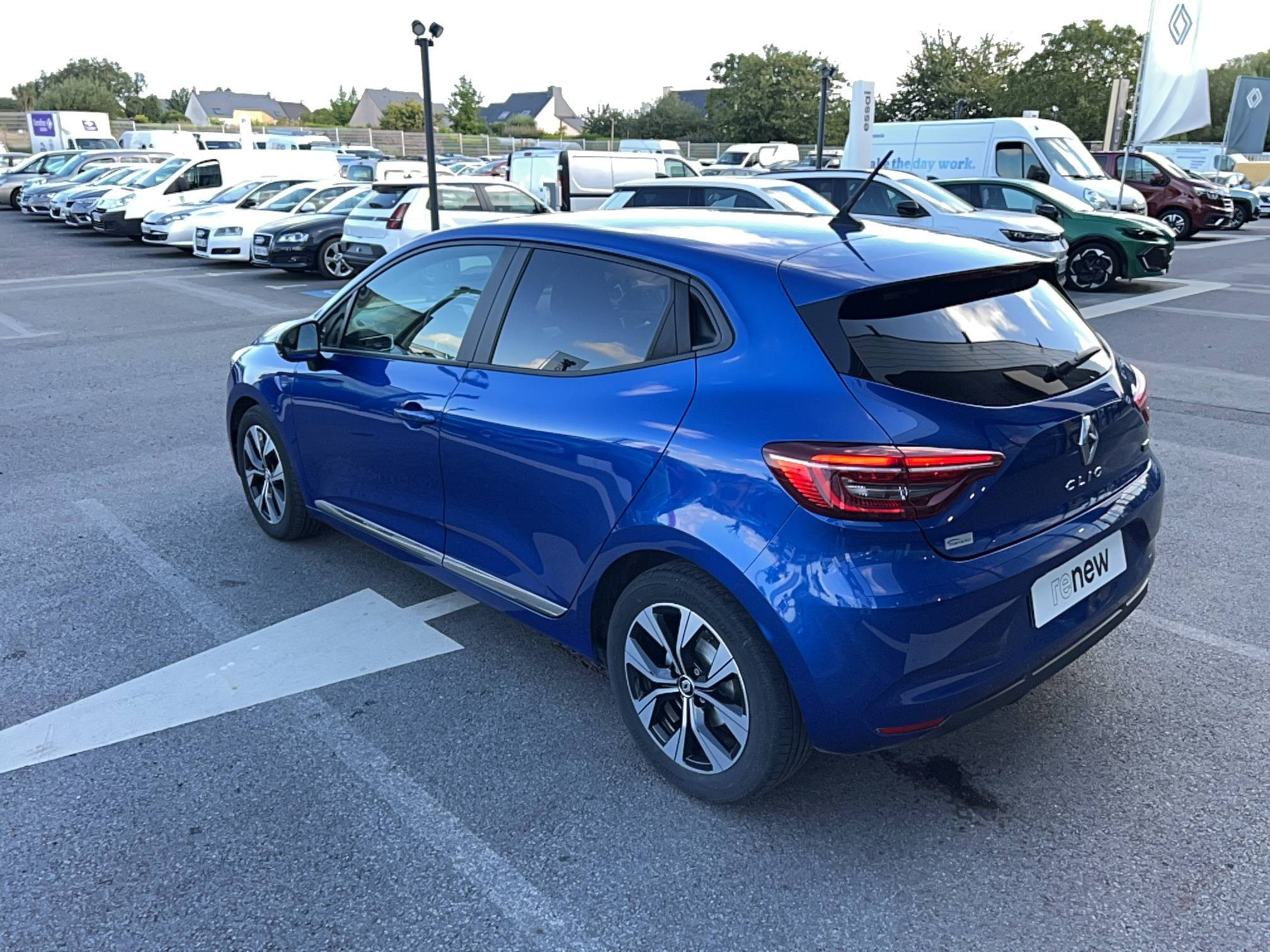Vente en ligne Renault Clio 5 Clio E-Tech full hybrid 145 au prix de 16 990 €