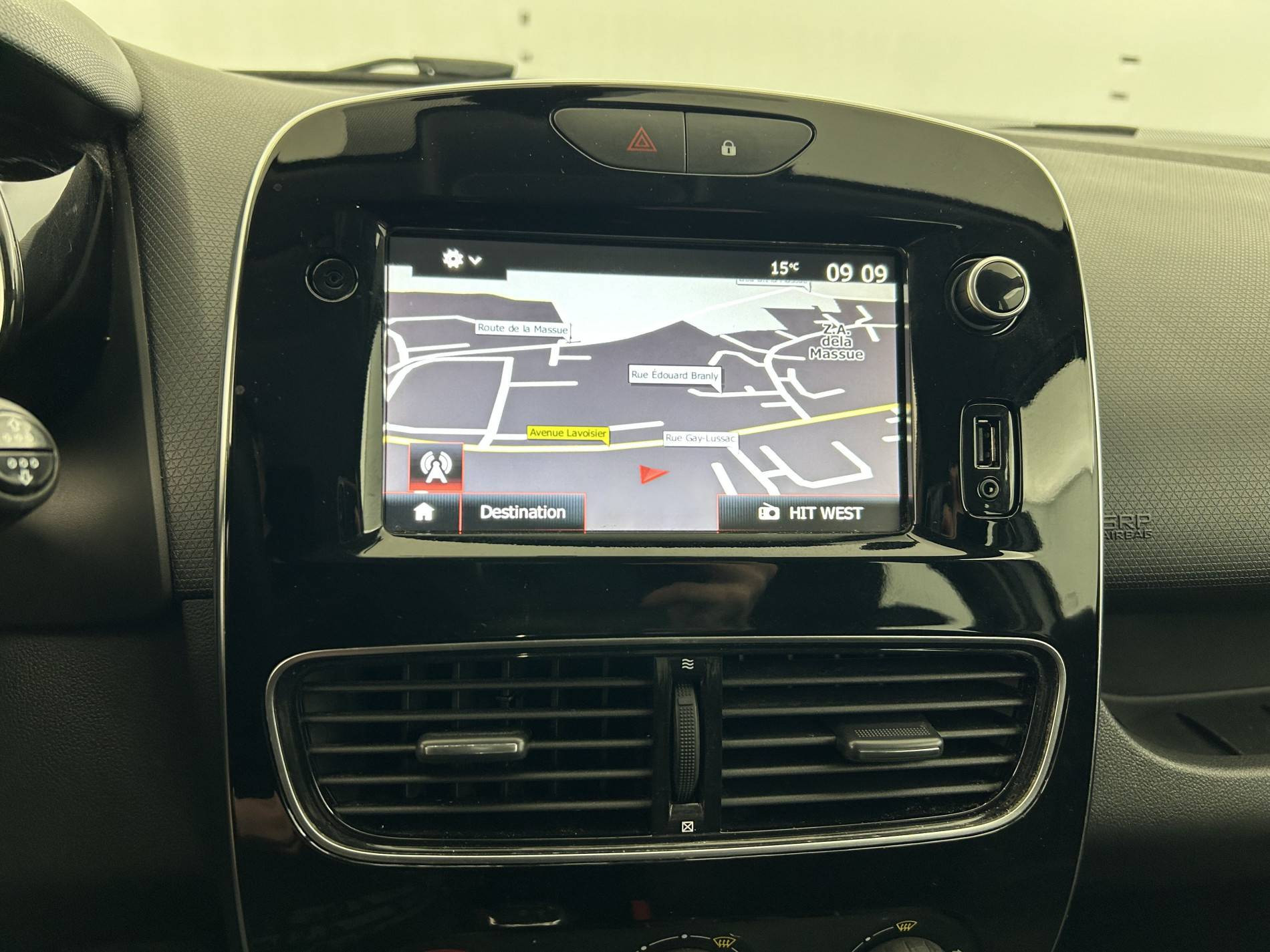 Vente en ligne Renault Clio 4 Clio dCi 75 E6C au prix de 10 890 €