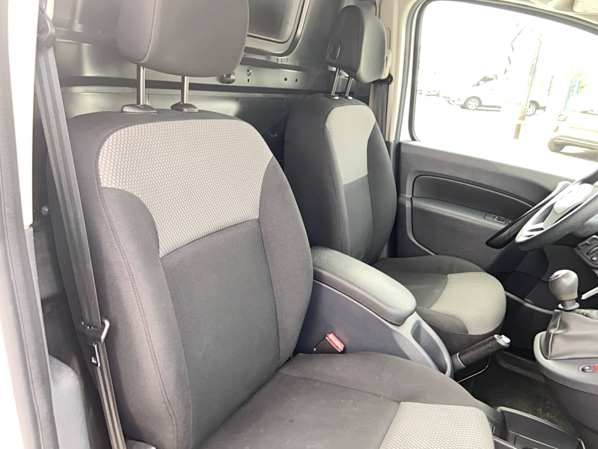 Vente en ligne Renault Kangoo Express  GRAND VOLUME BLUE DCI 115 au prix de 12 000 €