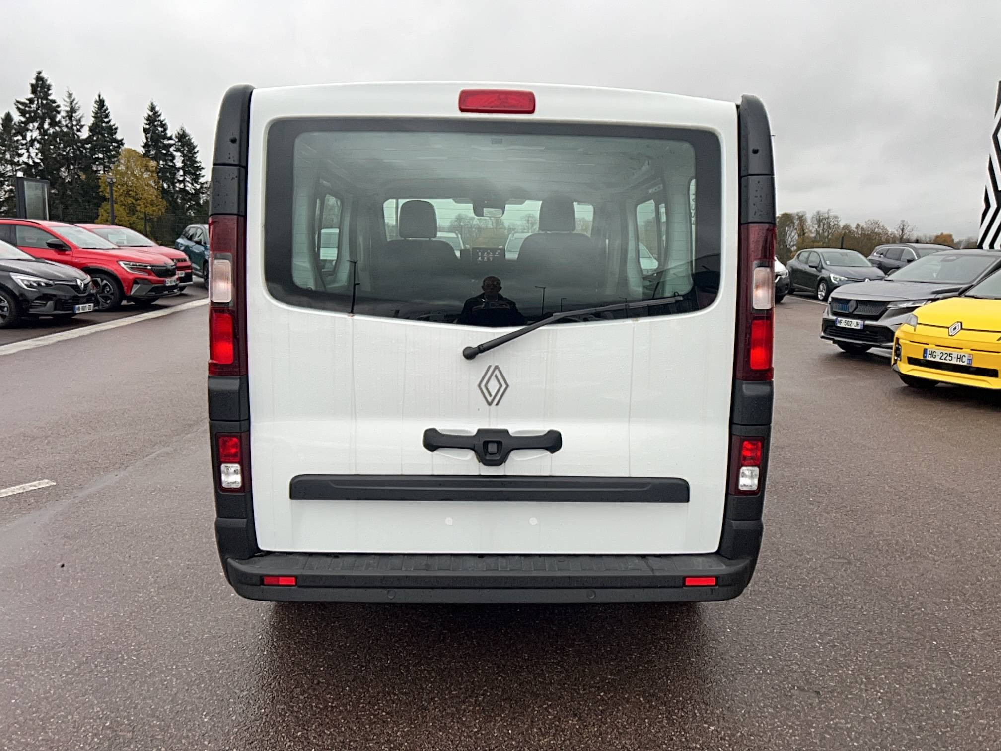 Vente en ligne Renault Trafic 3 Fourgon TRAFIC FGN L1H1 2T8 BLUE DCI 150 EDC GSR2 au prix de 29 991 €