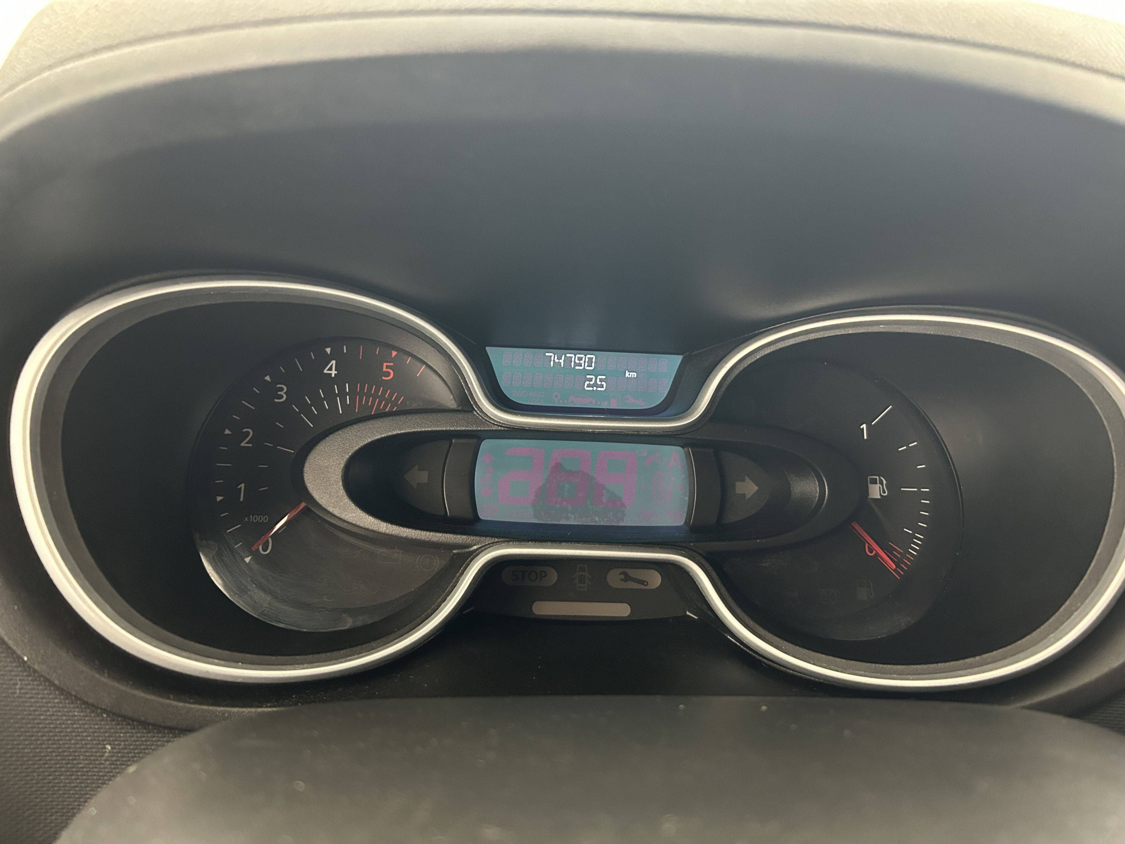 Vente en ligne Renault Trafic 3 Fourgon TRAFIC FGN L1H1 1000 KG DCI 120 au prix de 19 490 €