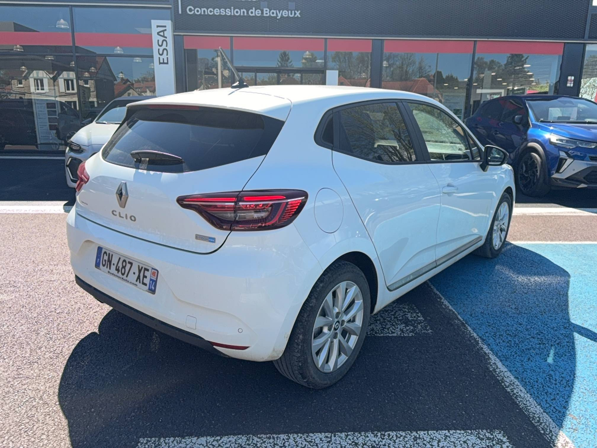 Vente en ligne Renault Clio 5 Clio E-Tech full hybrid 145 au prix de 17 590 €