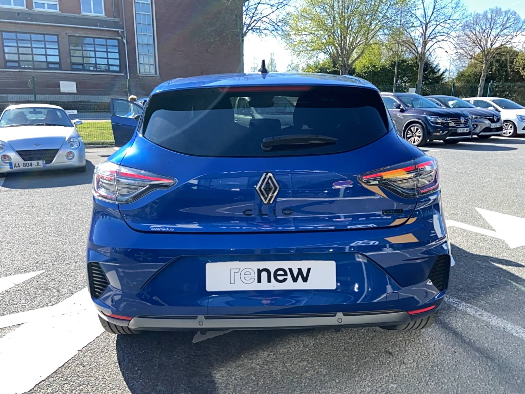 Vente en ligne Renault Clio 5 Clio E-Tech full hybrid 145 au prix de 20 490 €