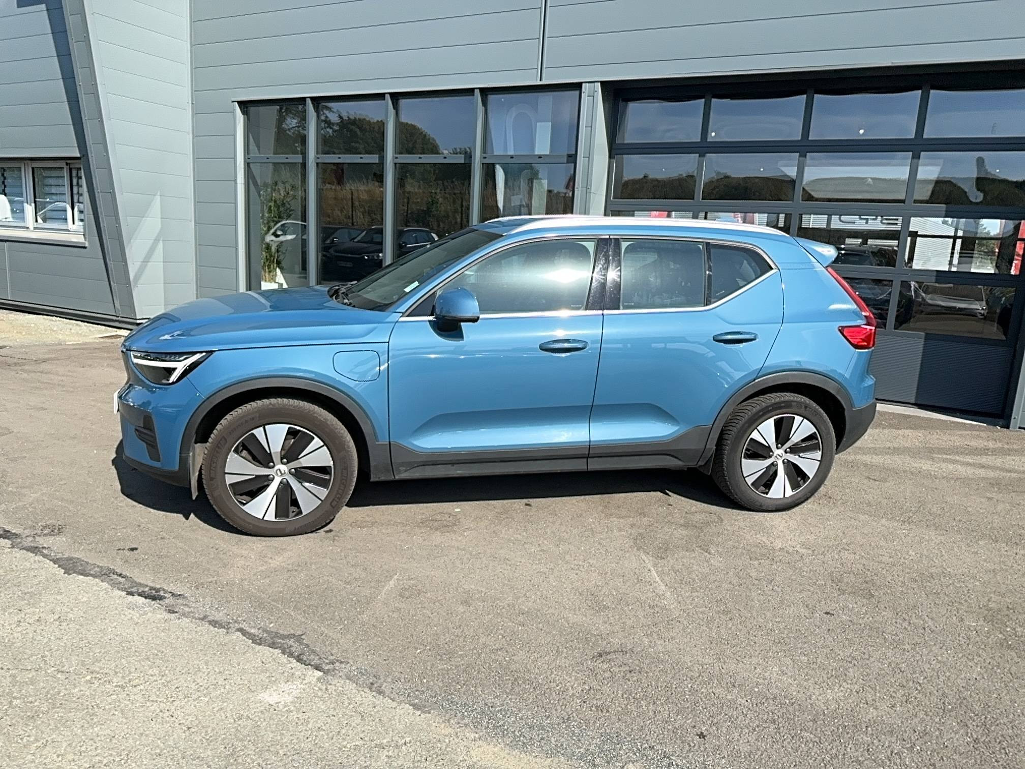 Vente en ligne Volvo XC40  T4 Recharge 129+82 ch DCT7 au prix de 26 460 €
