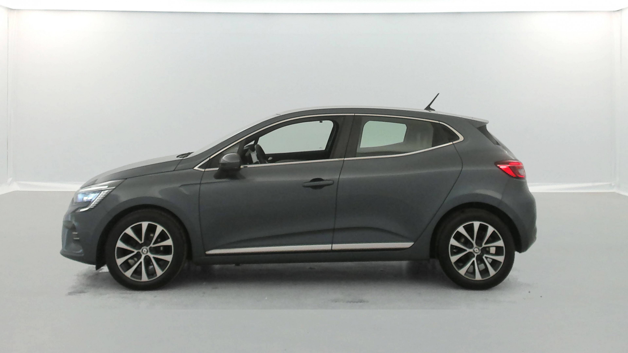 Vente en ligne Renault Clio 5 Clio TCe 90 - 21N au prix de 14 290 €