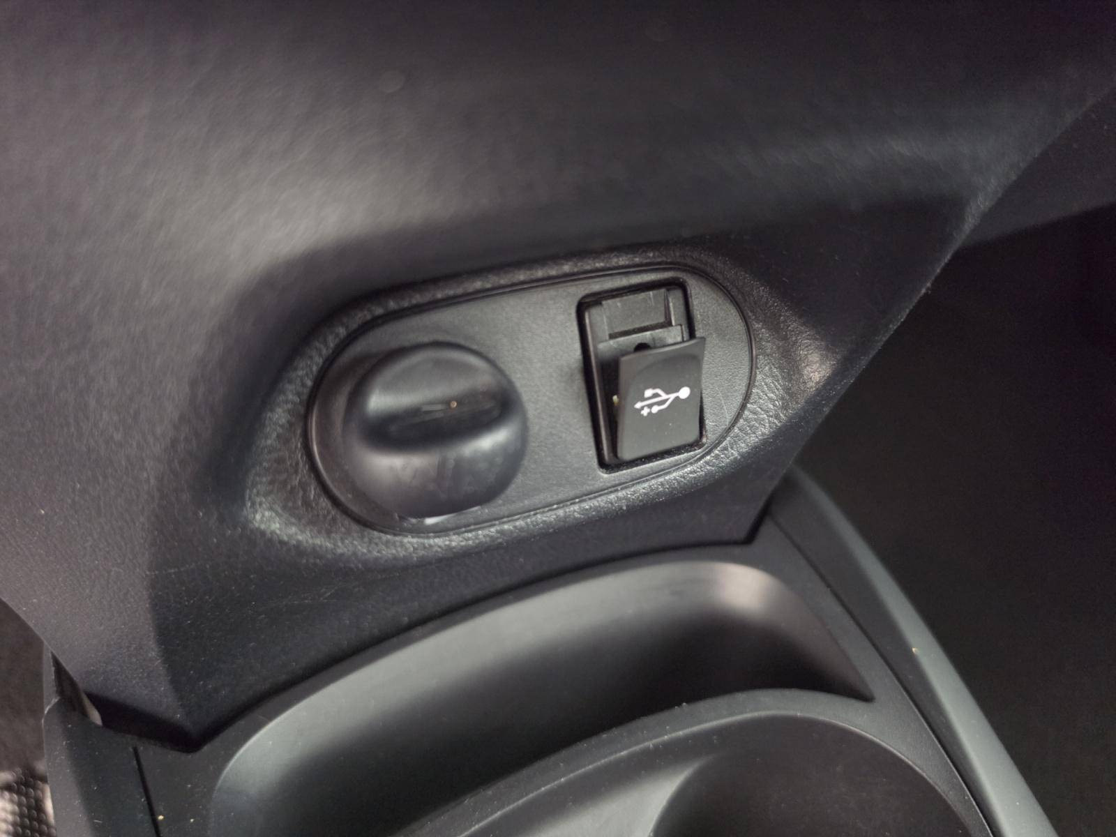 Vente en ligne Toyota Yaris Yaris Pro 110 VVT-i CVT au prix de 12 990 €