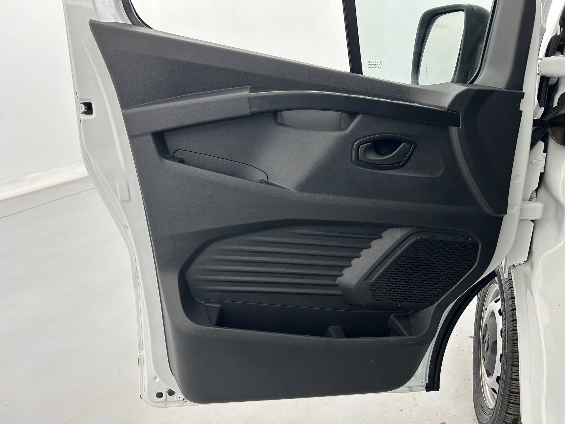Vente en ligne Renault Trafic 3 Fourgon TRAFIC FGN L2H1 3000 KG BLUE DCI 130 au prix de 23 490 €