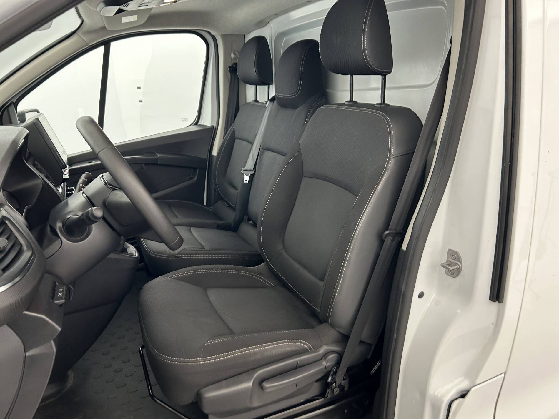 Vente en ligne Renault Trafic 3 Fourgon TRAFIC FGN L1H1 2800 KG BLUE DCI 130 au prix de 21 390 €