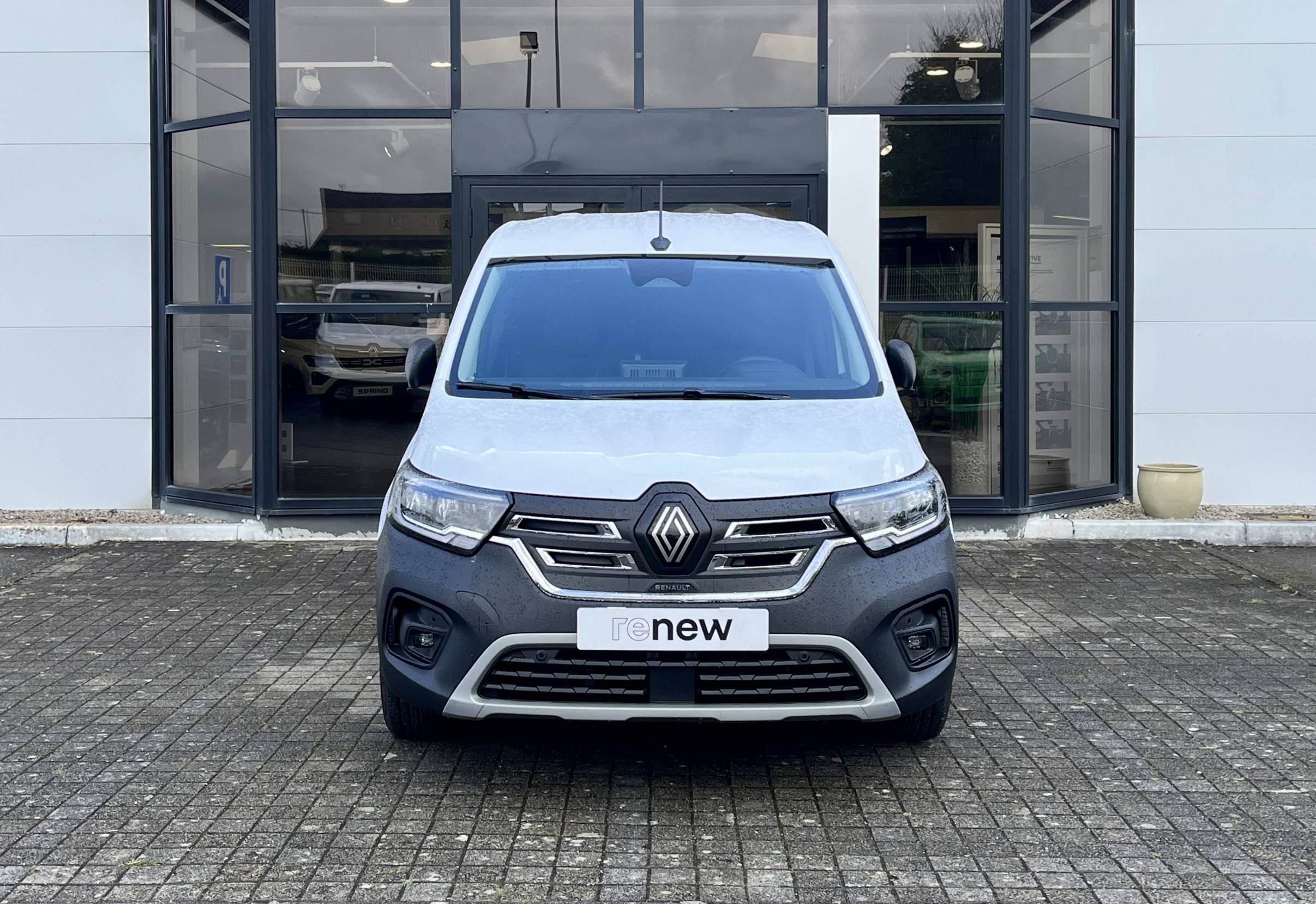 Vente en ligne Renault Kangoo Van E-Tech  FG TOLE L1 AC22/DC80 GSR2 au prix de 30 990 €