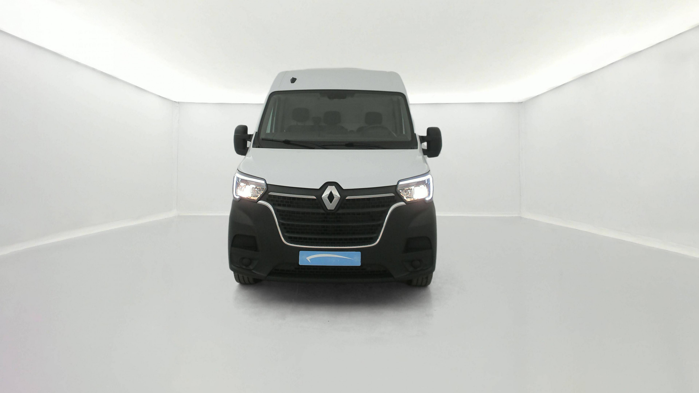 Vente en ligne Renault Master Fourgon MASTER FGN TRAC F3500 L2H2 BLUE DCI 135 au prix de 26 990 €