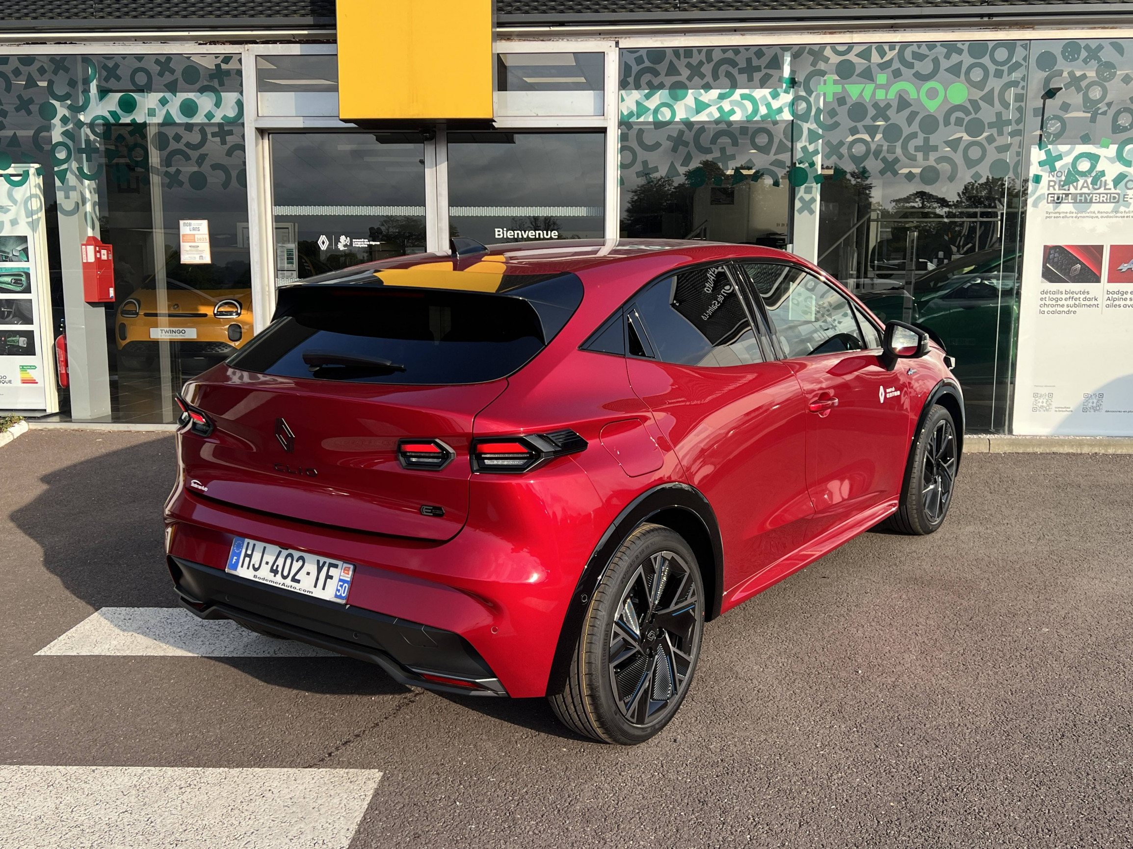 Vente en ligne Renault Clio 6 Clio E-Tech full hybrid 160 ch au prix de 28 290 €