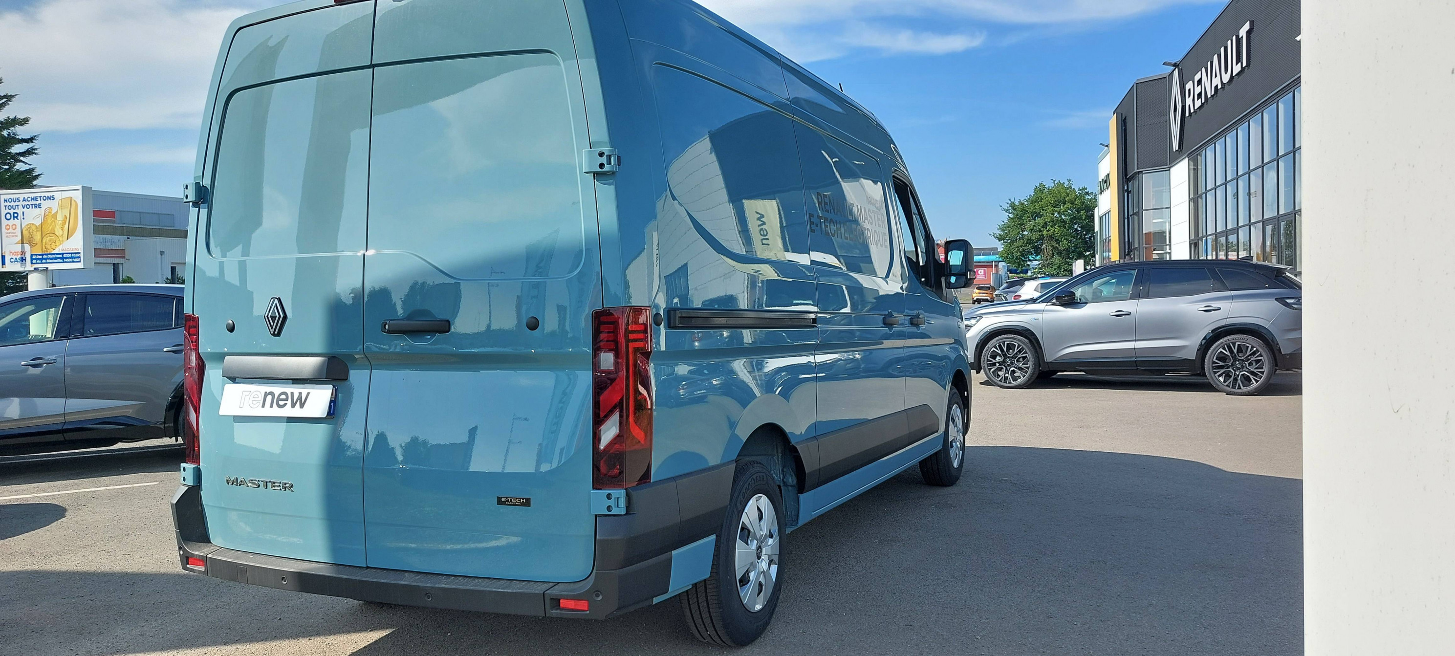Vente en ligne Renault Master E-Tech MASTER ELECTRIQUE FGN L2H2 3T5 GRANDE AUTONOMIE au prix de 43 890 €