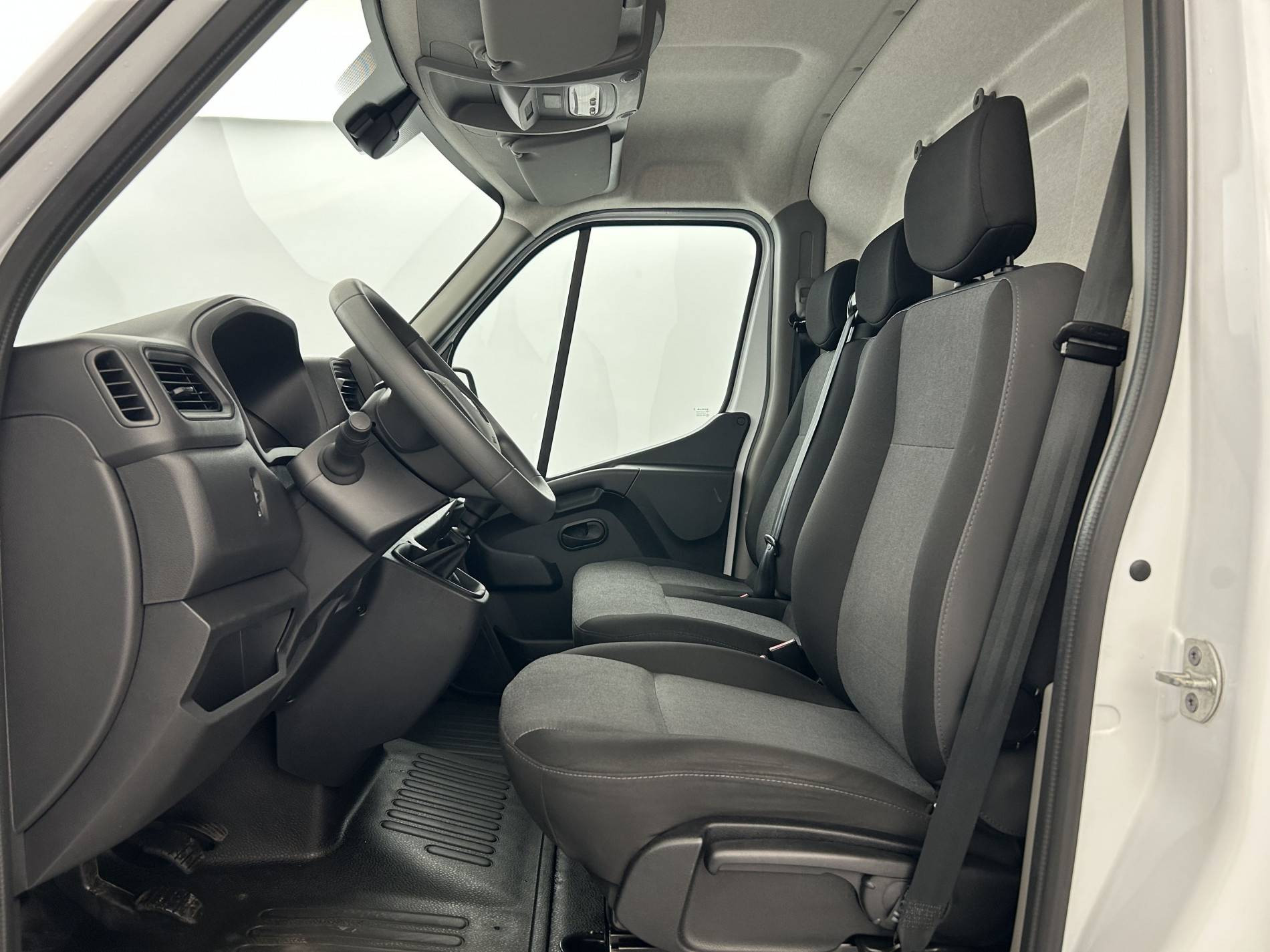 Vente en ligne Renault Master Fourgon MASTER FGN TRAC F3300 L2H2 BLUE DCI 150 au prix de 24 690 €