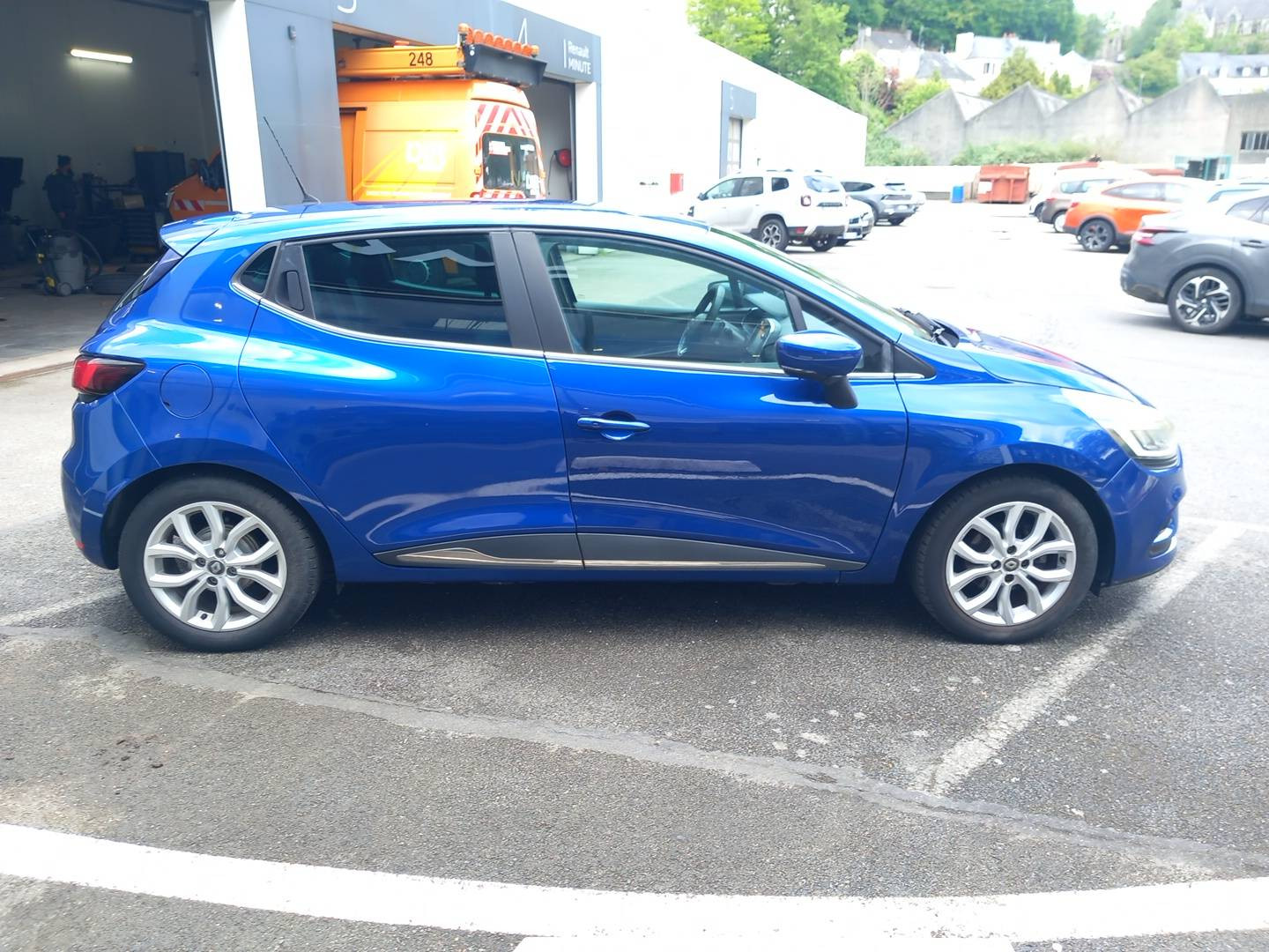 Vente en ligne Renault Clio 4 Clio TCe 90 Energy au prix de 10 990 €