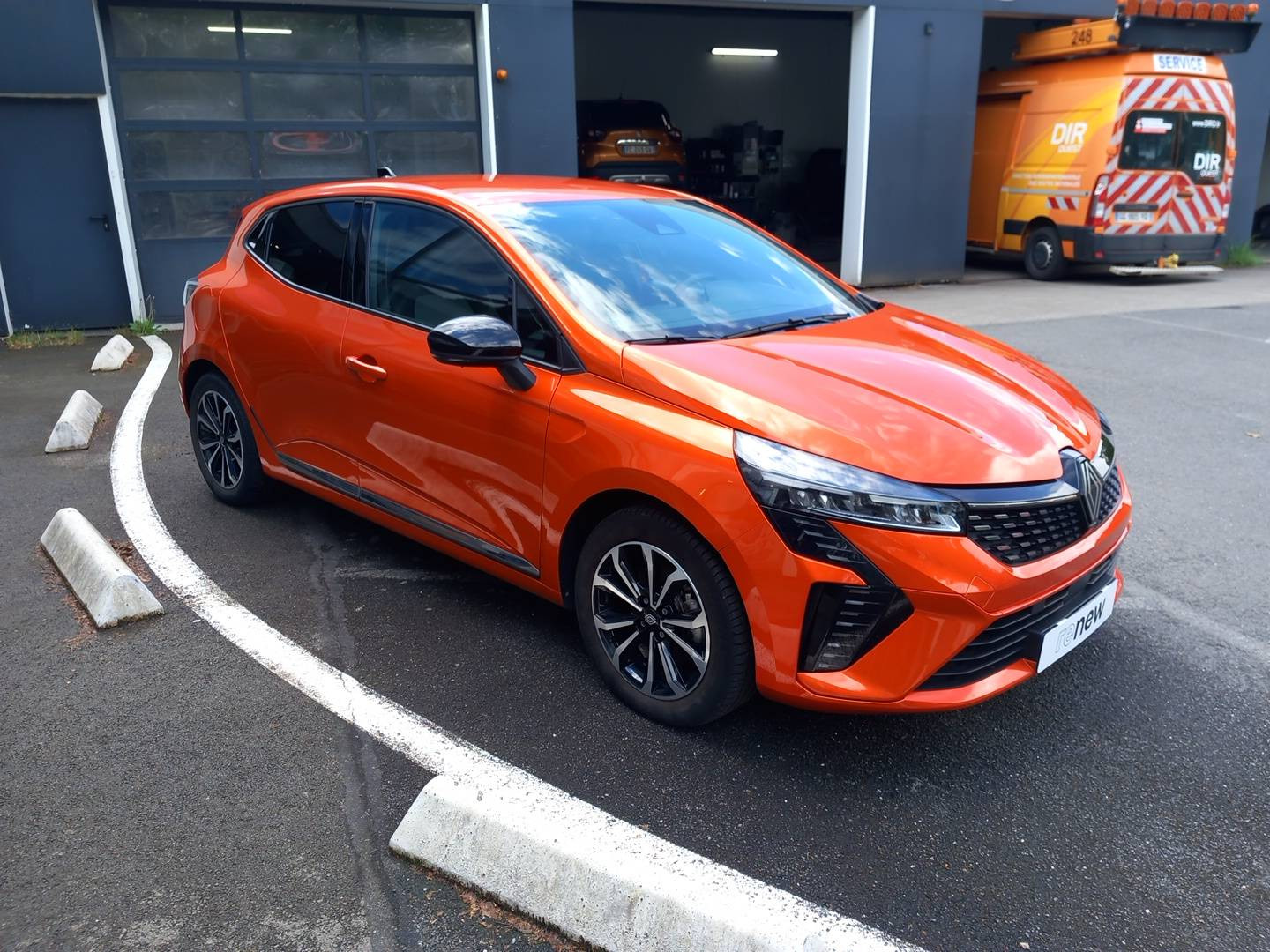 Vente en ligne Renault Clio 5 Clio E-Tech full hybrid 145 au prix de 17 990 €